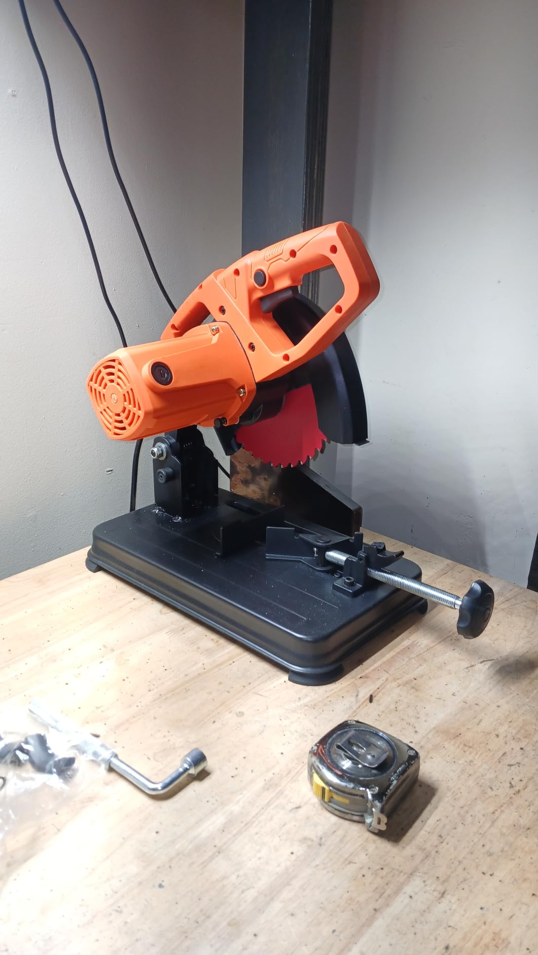VEVOR Chop Saw, 7-1/4 in Stainless Steel Cold Cut Blade, 1200 W Motor, 4000 r/min Speed, 0-45 Deg Adjustable Cutting Angle, Metal Cutting Chop Saw for Metal Square and Flat Tubes, I-Shaped Steels customer photo 1