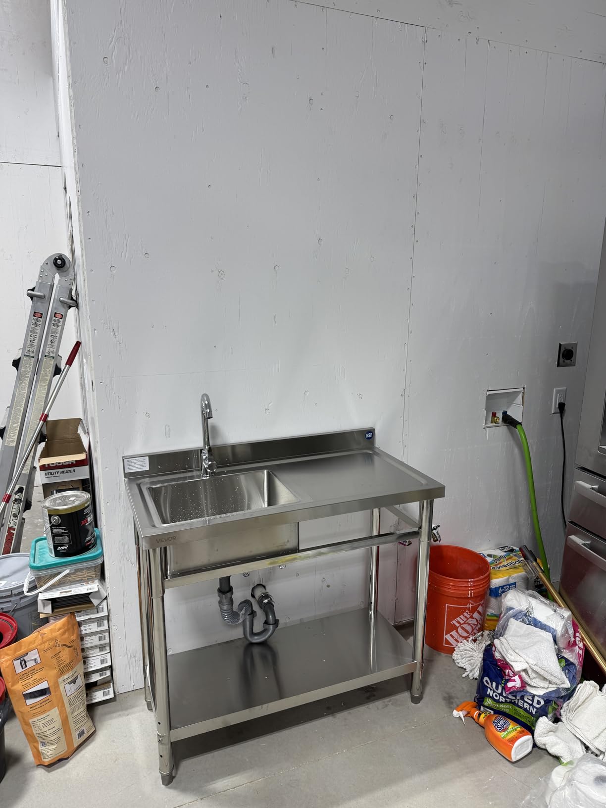 VEVOR Stainless Steel Utility Sink, Free Standing Single Bowl Commercial Kitchen Sink with Faucet, 39.4 x 19.7 x 37 in, Utility Right Basin with Hot & Cold Water Pipe for Garage, Restaurant, Laundry customer photo 2