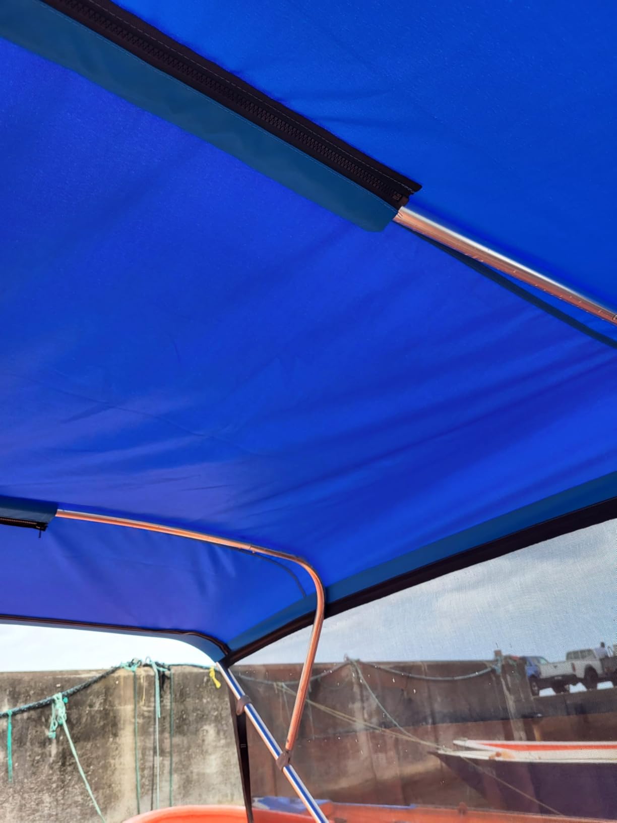 KAKIT 4 Bow Bimini Top for Boats, Marine Grade Canvas Top Heavy Duty Oxford Boat Canopy Adjustable 4 Straps Zippered Storage Boot Metal Base (4 Bow 6'L x 46