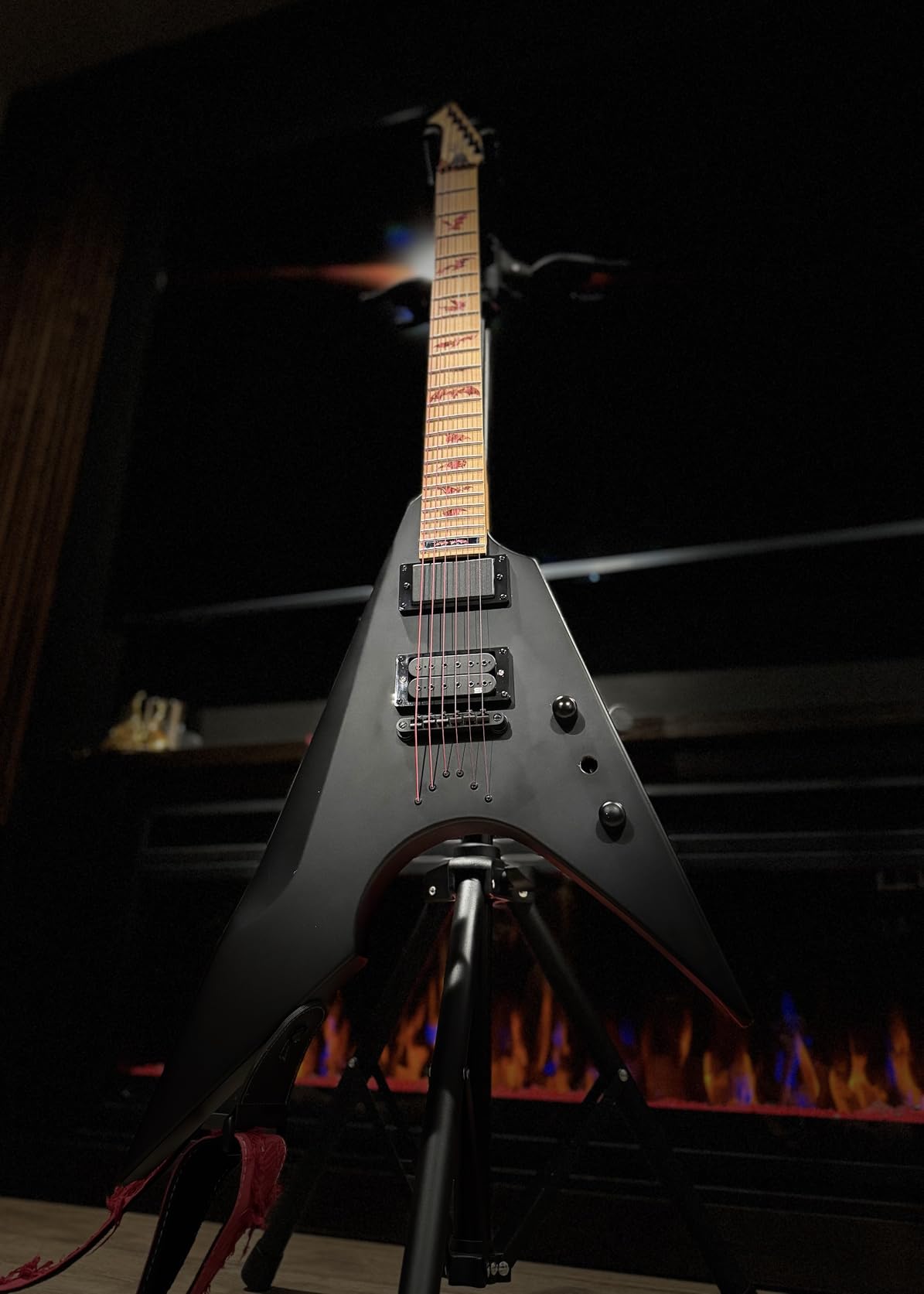 AKLOT Metal V Electric Guitar: HH Pickups, Roasted Maple Neck, Okoume Body, String-Through-Body, Stainless Steel Rounded Ball-End Frets, Beginner Electric Guitar Kit for Adult, Gig Bag, Lesson Book, Black customer photo 1