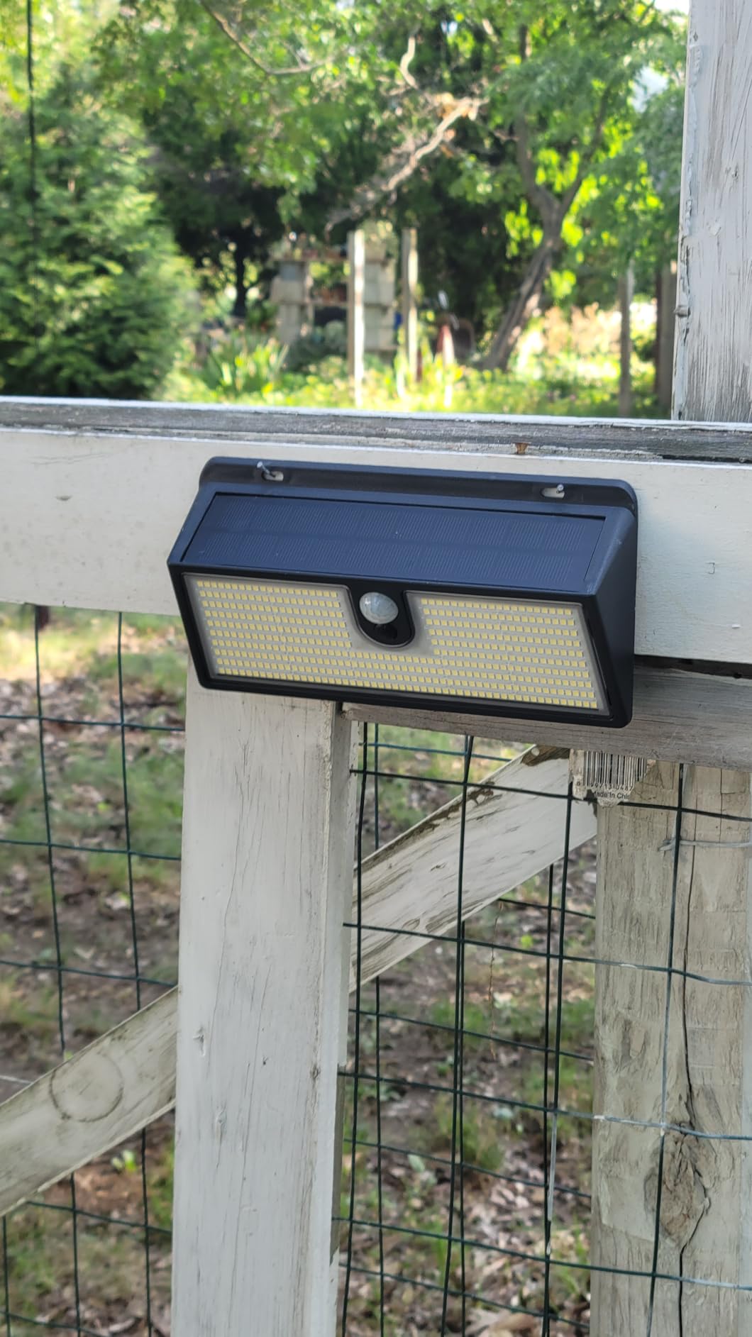 Solar Flood Lights Outdoor Motion Sensor, 452 LED Solar Security Lights with 26FT PIR Sensor, 270 Degree Wide Angle, 30% Solar Conversion, IP65 Waterproof, 3 Modes for Yard Garage Fence Patio (2 Pack) customer photo 1
