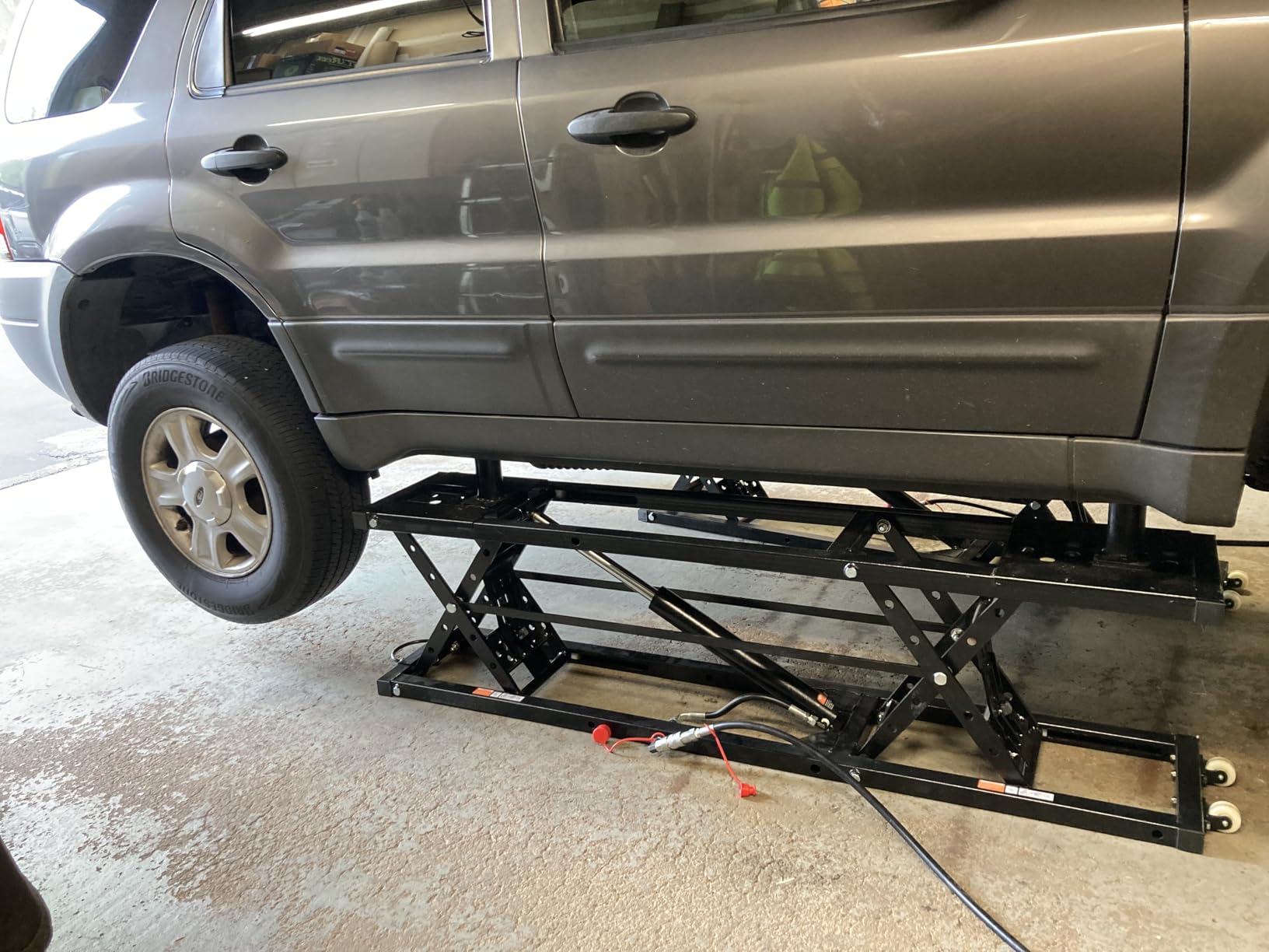 VEVOR Portable Car Lift, 9000 lbs Capacity, Heavy Duty Steel Truck Lift with 28