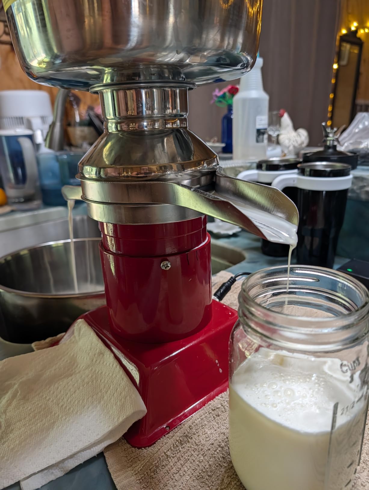 VEVOR Electric Milk Cream Separator, 60L/H Output 10500RPM Milk Cream Centrifugal Separator, 304 Stainless Steel Goat Cow Milk Skimmer Separating Machine with 4.5L Bowl Capacity (40W, 100-240V) customer photo 1