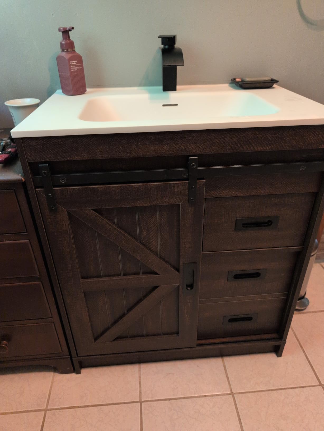 AMERLIFE 24'' Farmhouse Bathroom Vanity with Sink, Freestanding Small Bathroom Vanity Cabinet, Single Sink Combo with Sliding Barn Doors, U-Shaped Storage Shelf, Rustic White customer photo 1