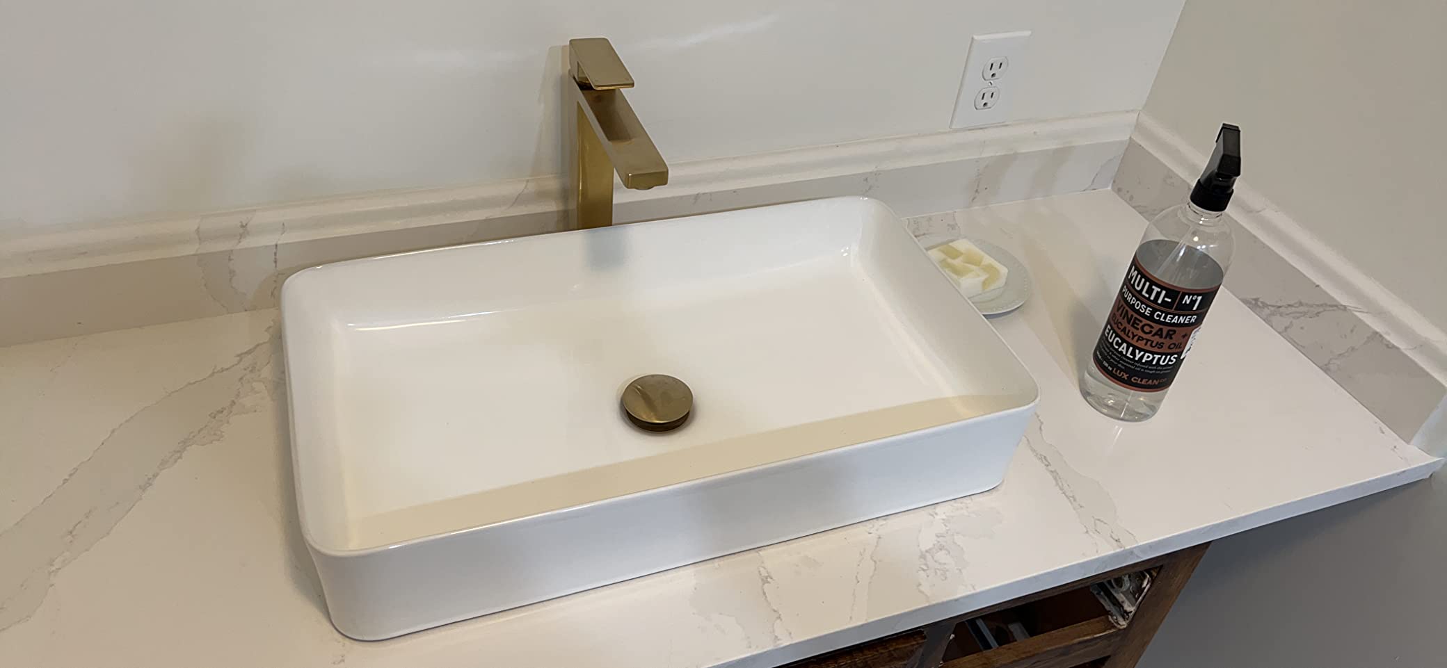 18 Inch White Ceramic Undermount Bathroom Sink 18