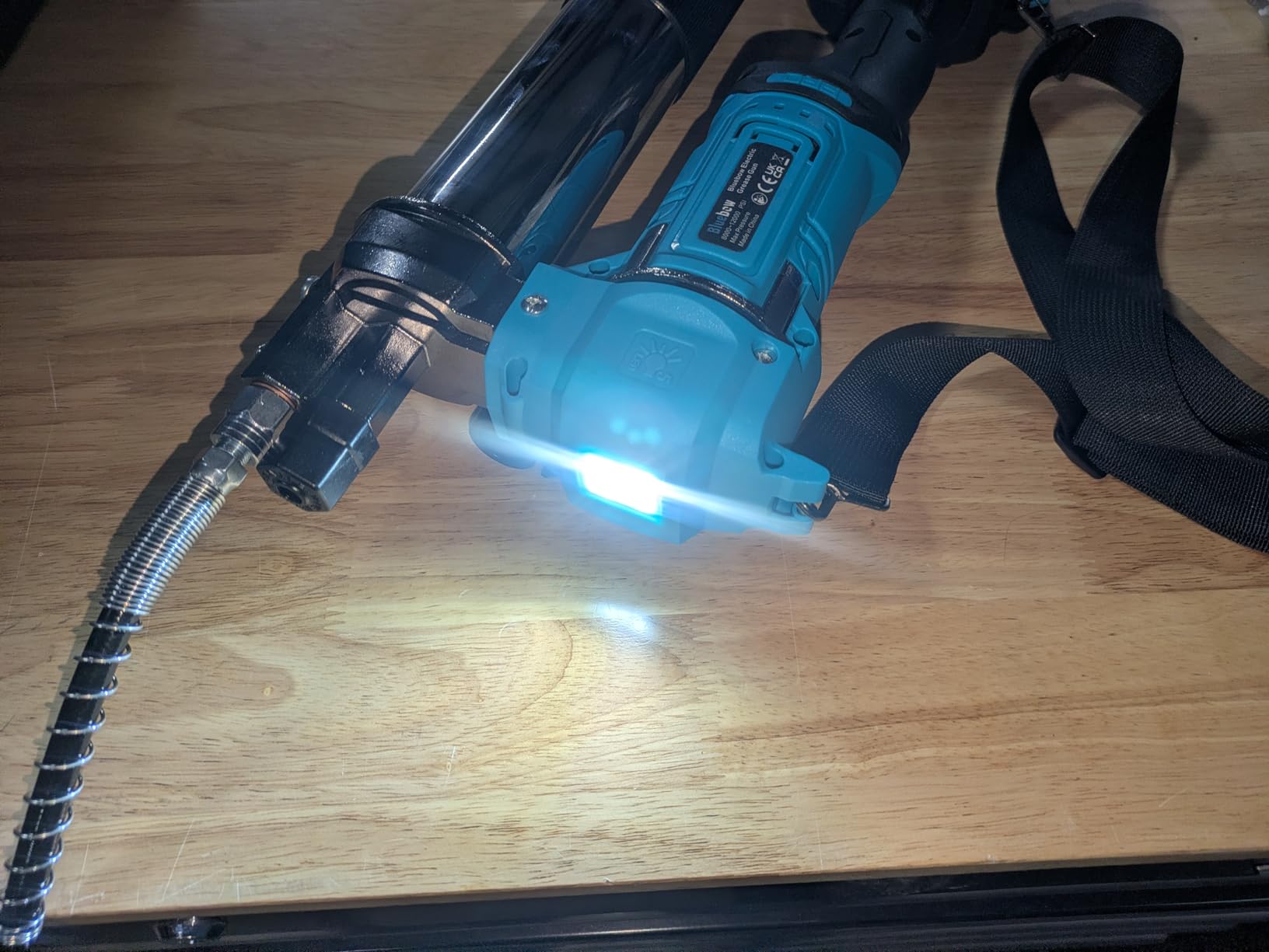 Bluebow Electric Grease Gun Kit, 12,000 PSI Pressure, 5.3 oz/min Flow Rate, 2X 4000 mAh Batteries, 39.4