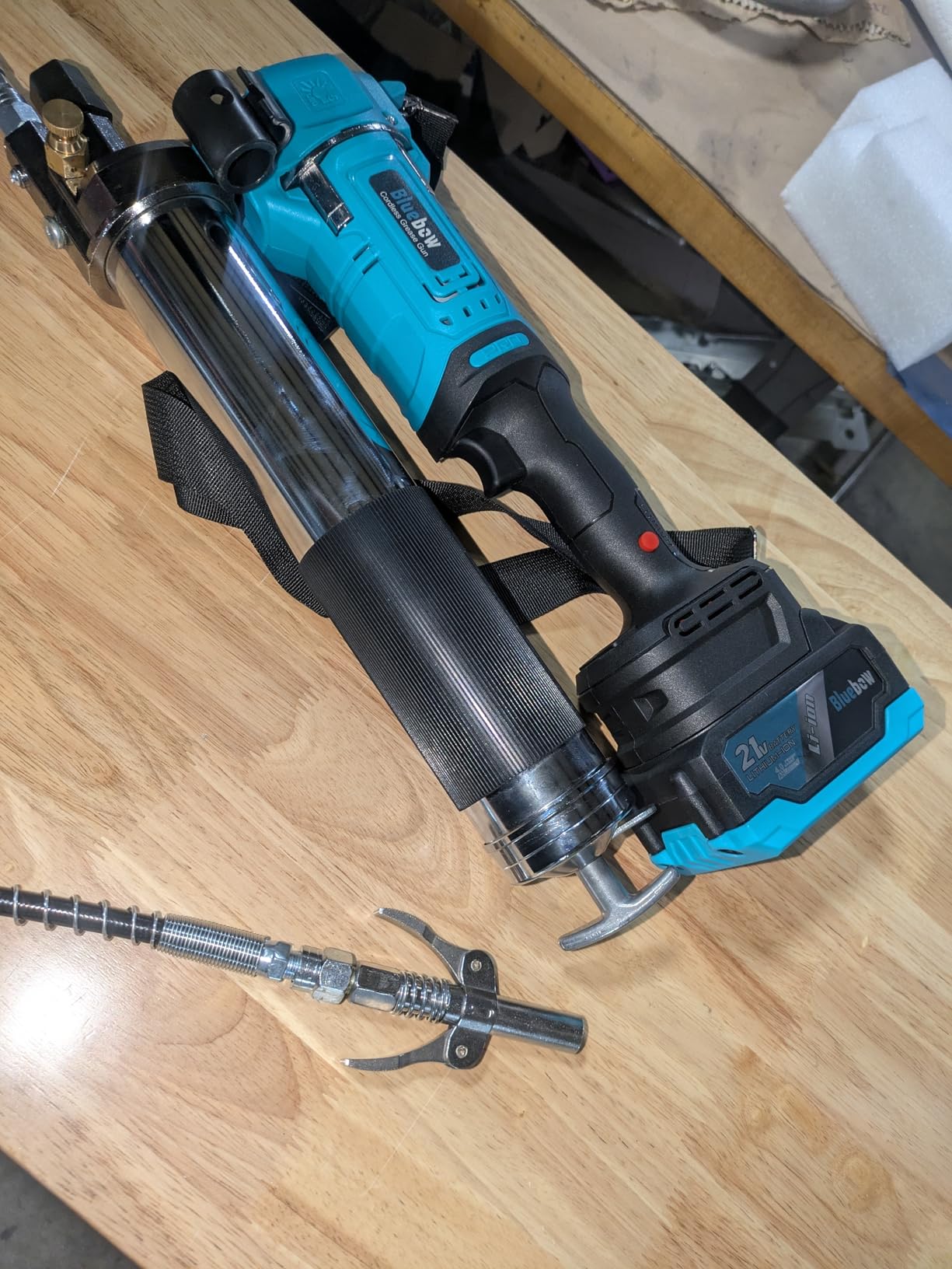 Bluebow Electric Grease Gun Kit, 12,000 PSI Pressure, 5.3 oz/min Flow Rate, 2X 4000 mAh Batteries, 39.4