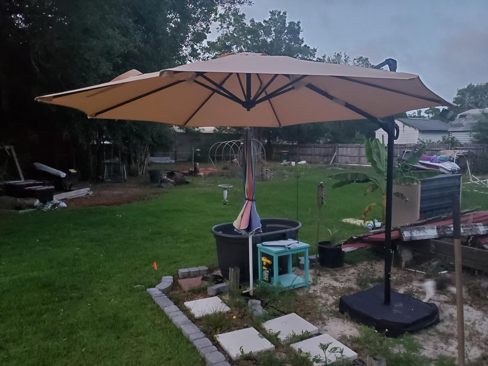 OLILAWN 10FT Cantilever Offset Patio Umbrella with Base Included, 360 Rotation & Infinite Tilt, Yarn-Dyed Fade-Resistant Canopy, Heavy Duty 8-Rib Steel Frame customer photo 2