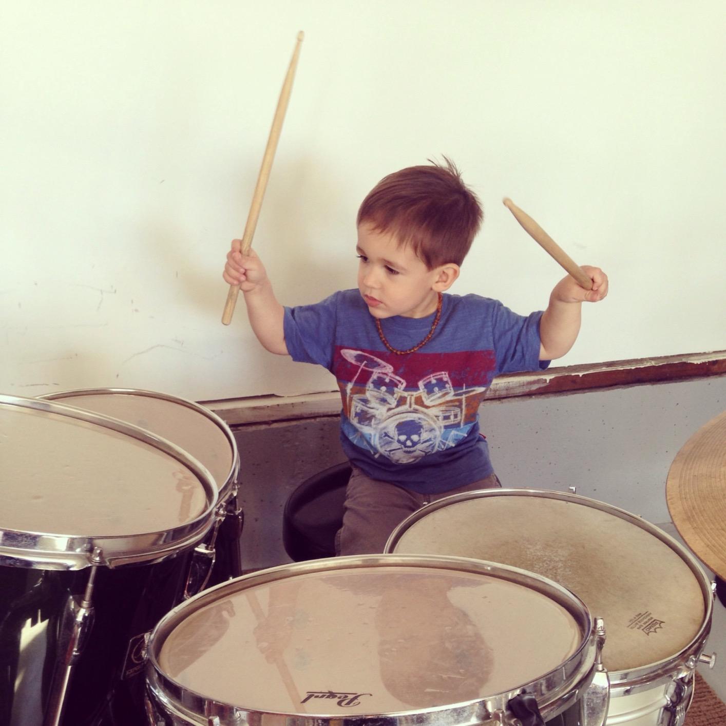 Groove Essentials 1.0 - The Play Along Book with Online Audio | Sheet Music and Practice Tracks | Drum Songbook for Beginners to Advanced Players | Tommy Igoe Percussion Method Book with 52 Grooves customer photo 1