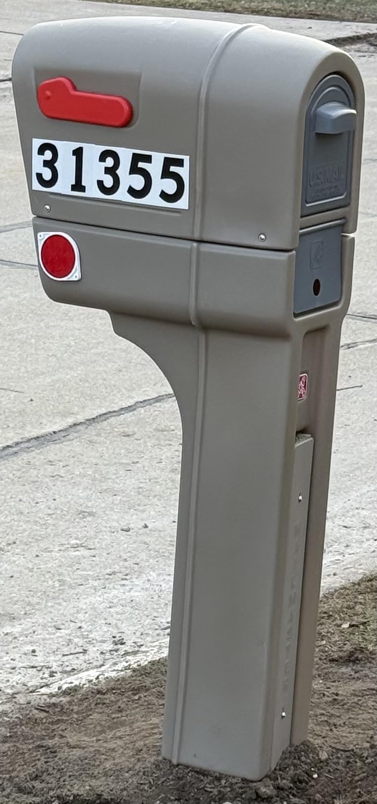 Step2 MailMaster Plus Mailbox & Post, Weather Resistant, Large Outdoor Mailbox, Durable Plastic, Black customer photo 1