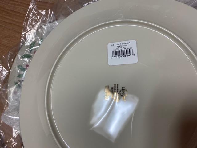Lenox Holiday Christmas Porcelain 12-Piece Dinnerware Set with Mugs customer photo 2