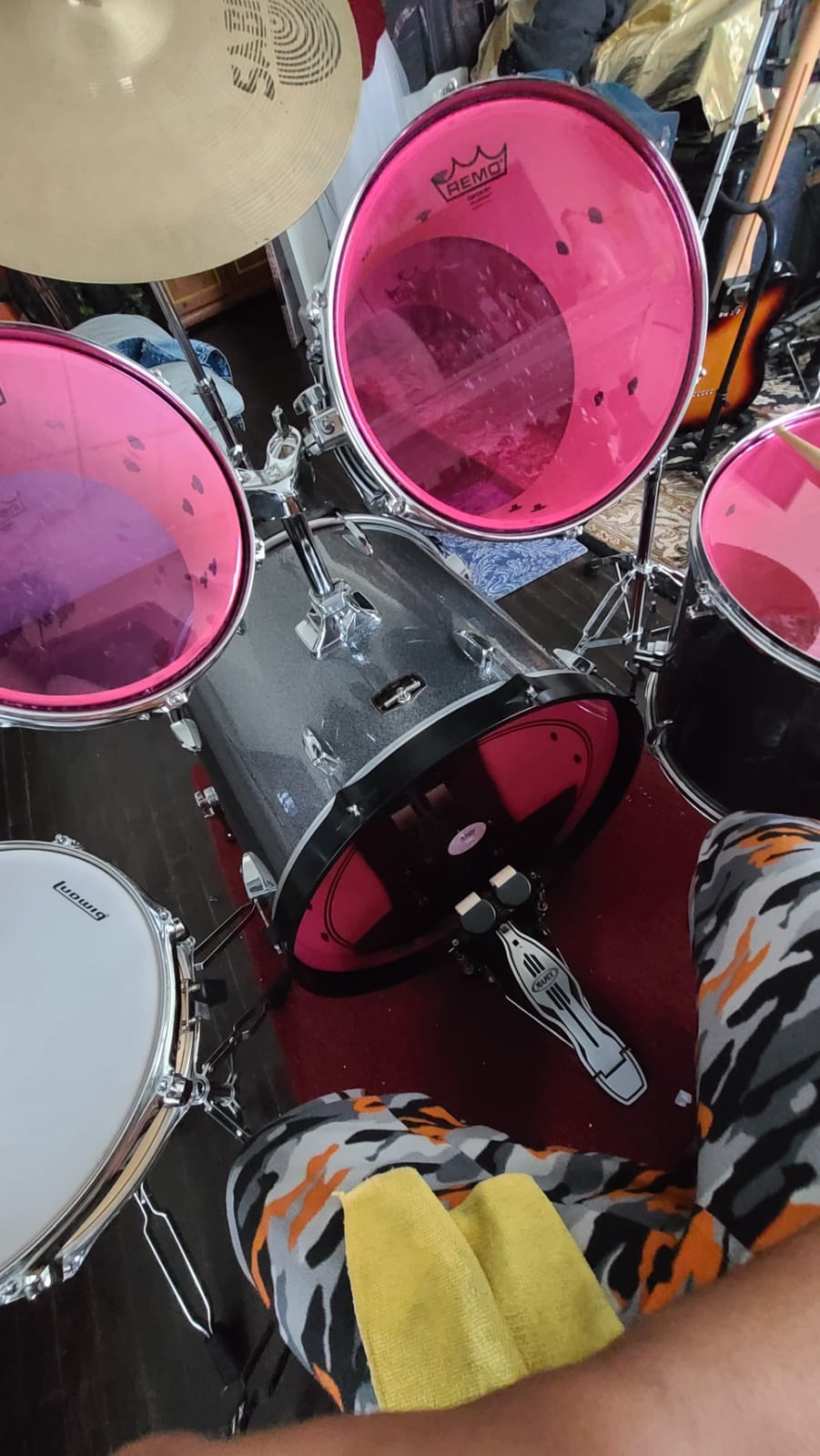 Evans EQ Pad Bass Drum Dampeners - Bass Drum Sound Dampening - Attaches to Drum Shell - Adjustable, Hinged - Controls Attack & Sustain - Great for Close Drum Mics - 1 Multi-Use Pad customer photo 2