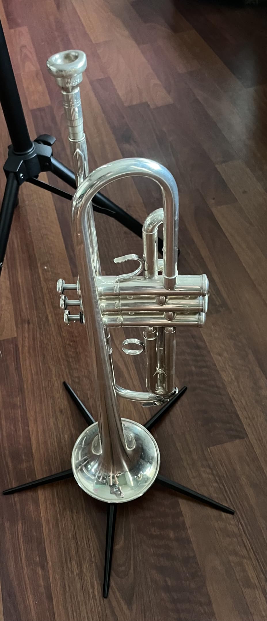 K&M König & Meyer 15213.077.55 Trumpet In-Bell 5 Leg Metal Stand and Holder - Professional Grade for all Musicians - Lightweight & Compact - Stable Secure Folding Base - German Made Black customer photo 1