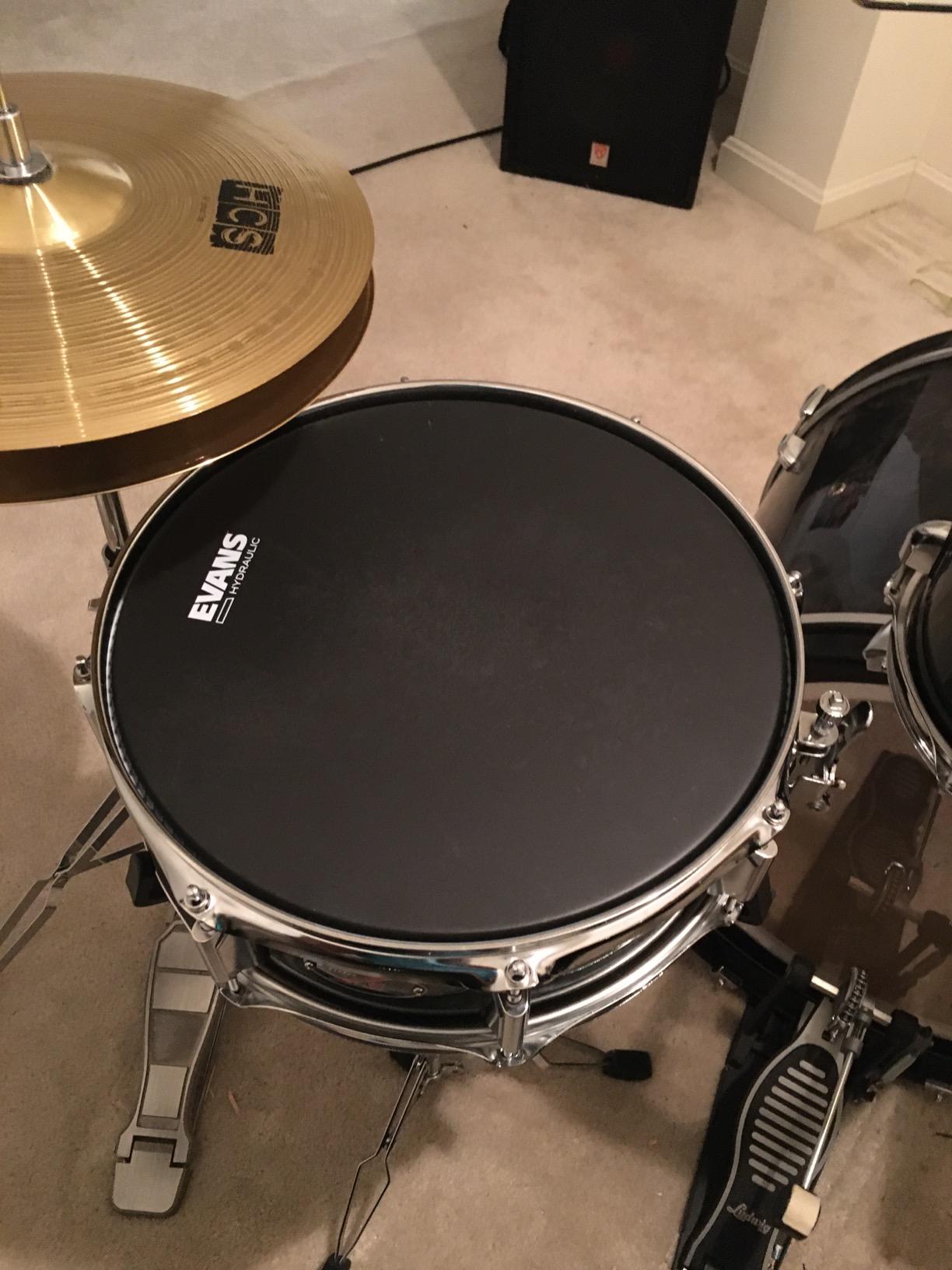 Evans Hydraulic Drum Heads - B14HBG - Drum Head with Layer of Oil - Supresses Unwanted Overtones - Ideal for Rock, Metal, & Funk - Black, 14 Inch customer photo 1