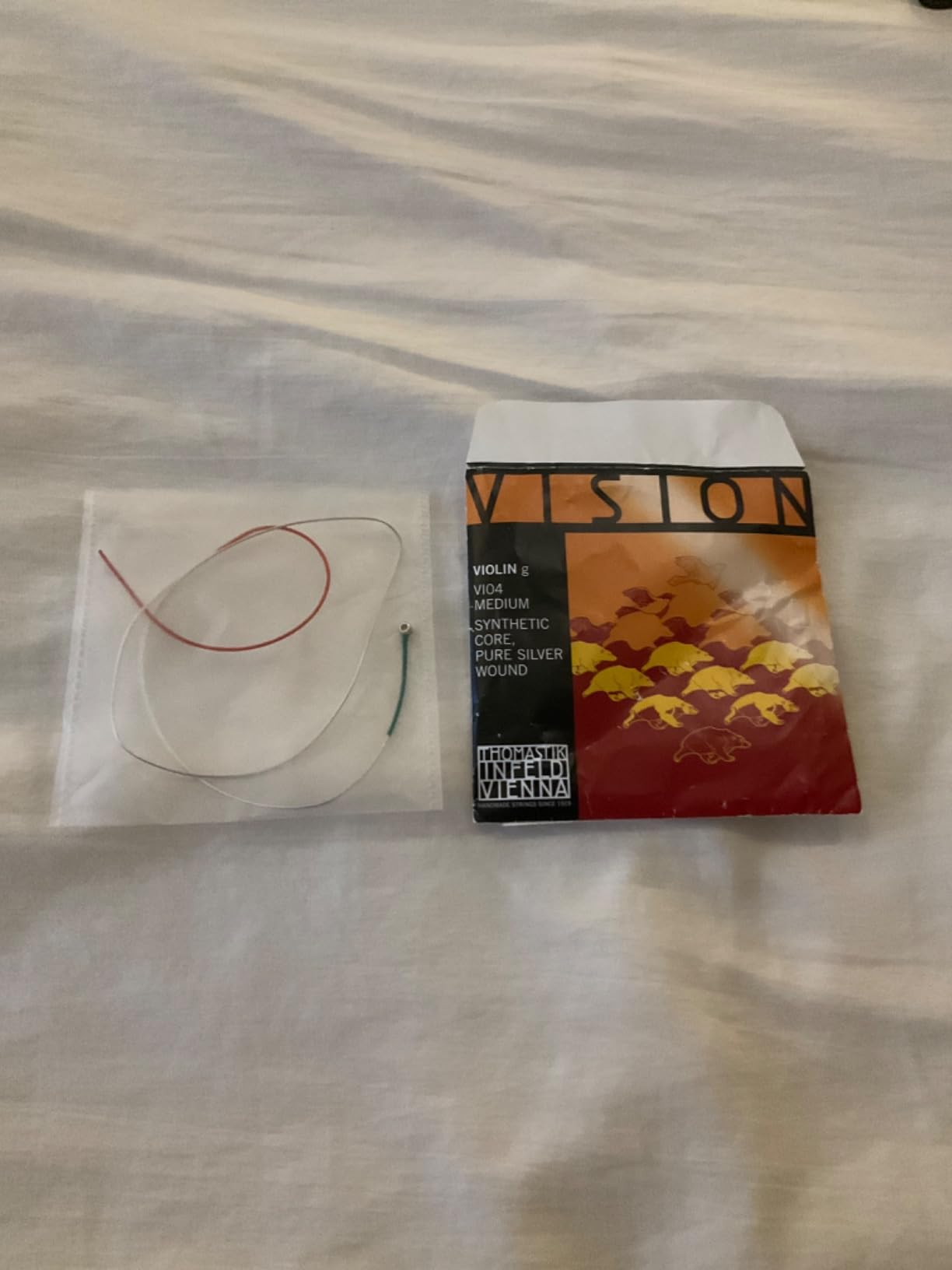 Thomastik-Infeld Dominant Violin String Set, 4/4 Size, Medium Tension - 135B - Synthetic Core A, D, G with Stainless Steel E, Removable Ball - Clear & Balanced Tone, The Reference Standard for Violin customer photo 1