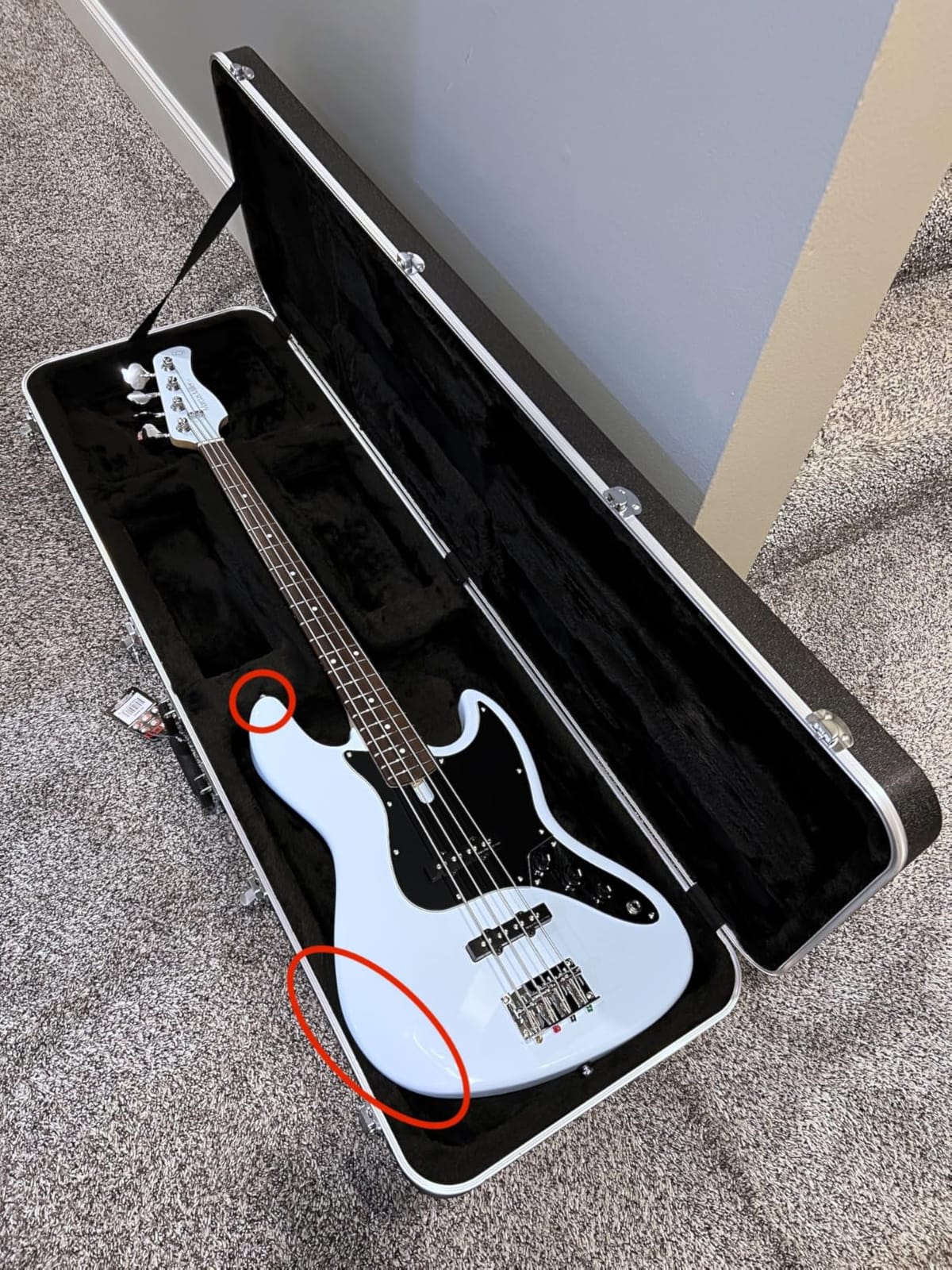 Gator Cases Deluxe ABS Molded Guitar Case for Electric Bass Guitars (GC-BASS) customer photo 1