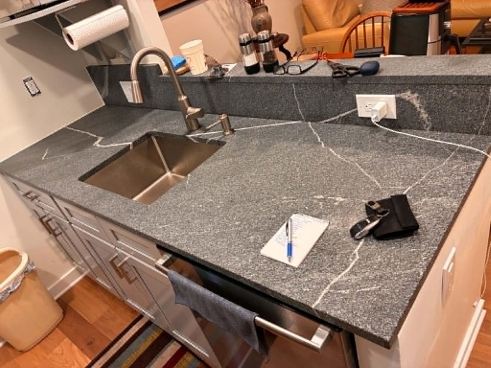 Miracle Sealants 511 Impregnator Penetrating Stone & Tile Sealer, Quart | Penetrating sealer for no-sheen stain, water & oil protection for granite, stone, tile, masonry & grout. Dries invisible. customer photo 1