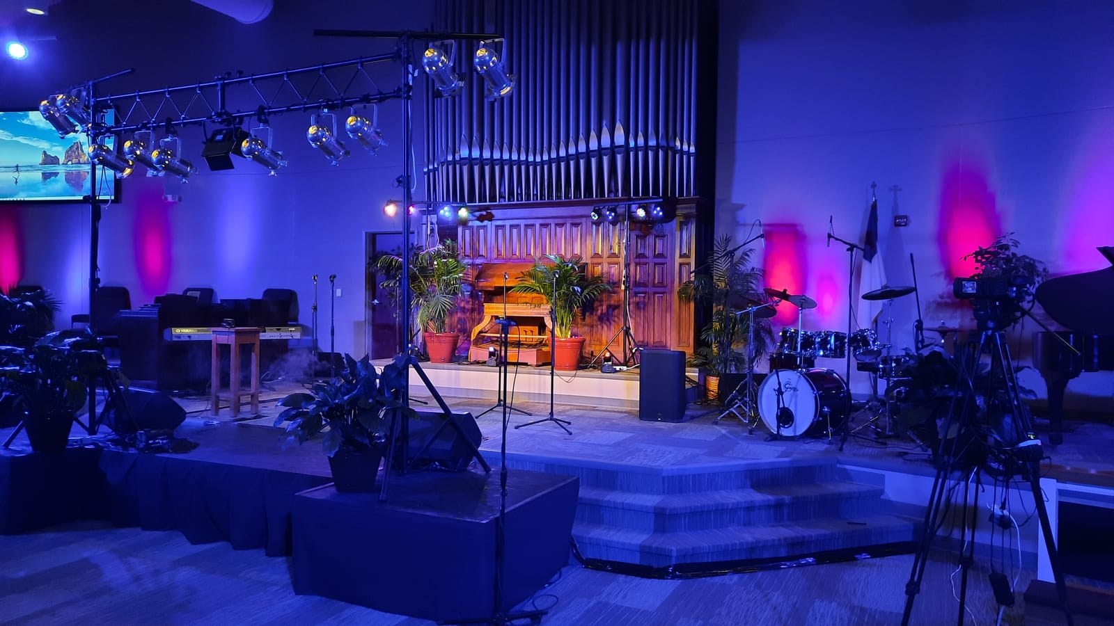 On-Stage LS7730 Lighting Stand with Truss (Folding, Portable PAR Can and LED Light Rig for Theaters, Auditoriums, Concert Halls, Clubs, and Venues, Adjustable Height, Rubber Feet, Metal, Black) customer photo 2