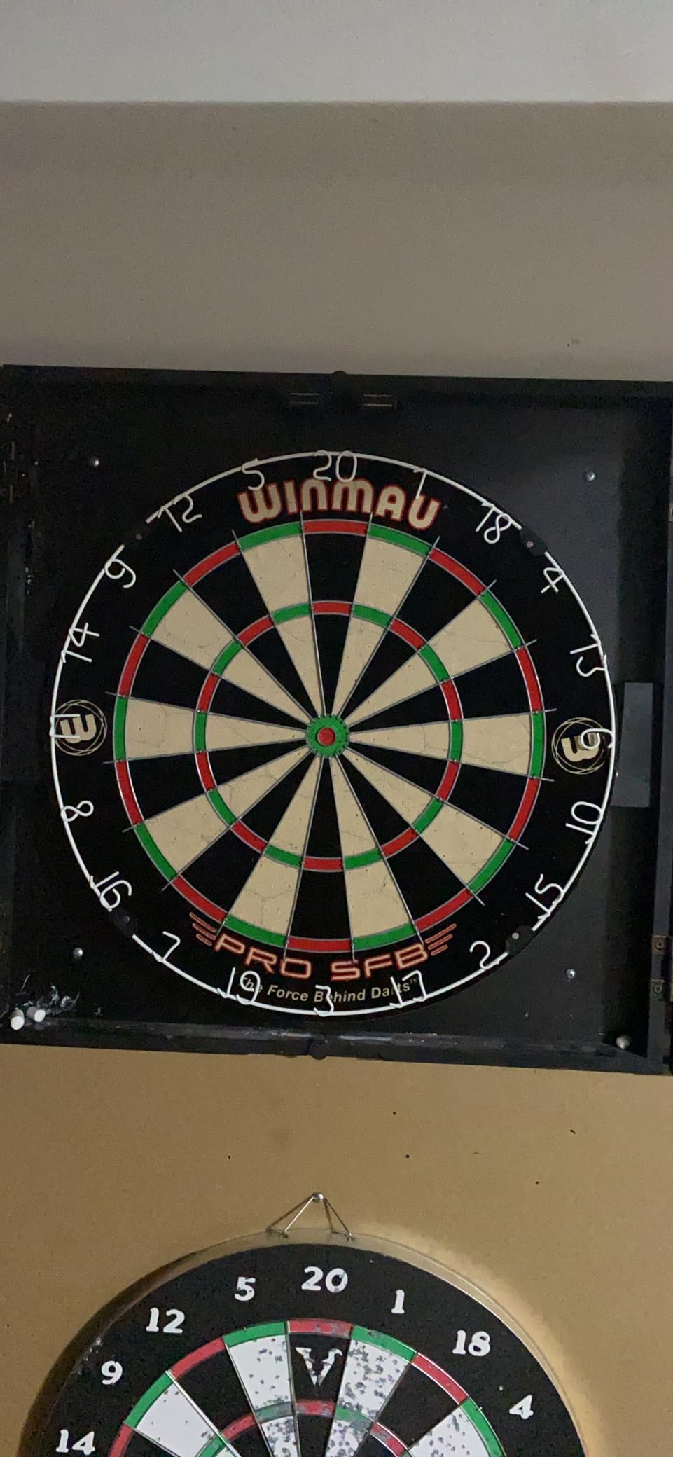 WINMAU Pro SFB Bristle Dartboard customer photo 2