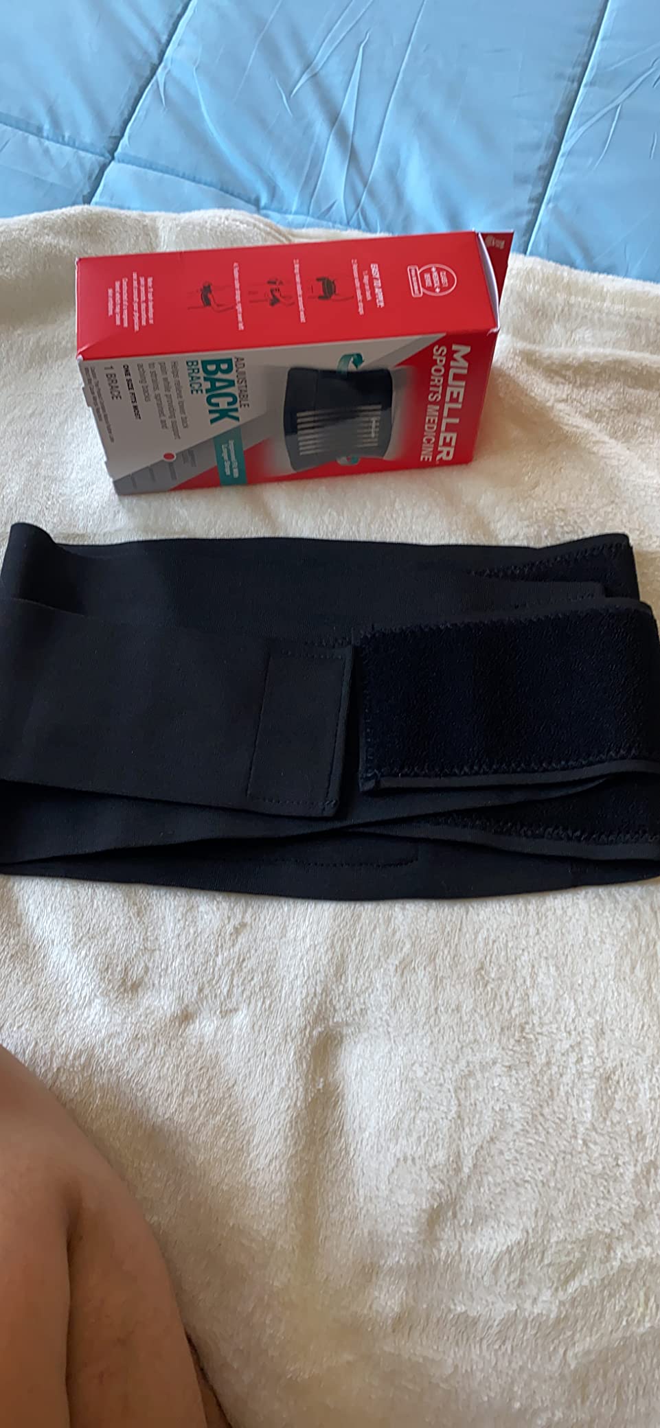 MUELLER Sports Medicine Adjustable Back Brace, Ideal for Upper and Lower Back Pain, Relief & Support for Men and Women, Strains, Sciatica, Scoliosis, Black customer photo 1