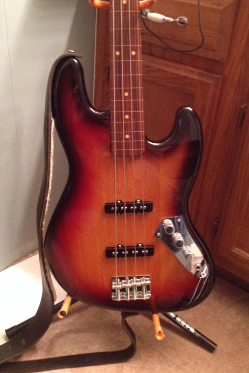 Fender Jaco Pastorius Jazz Electric Bass Guitar, Fretless, Rosewood Fretboard - 3-Color Sunburst customer photo 1