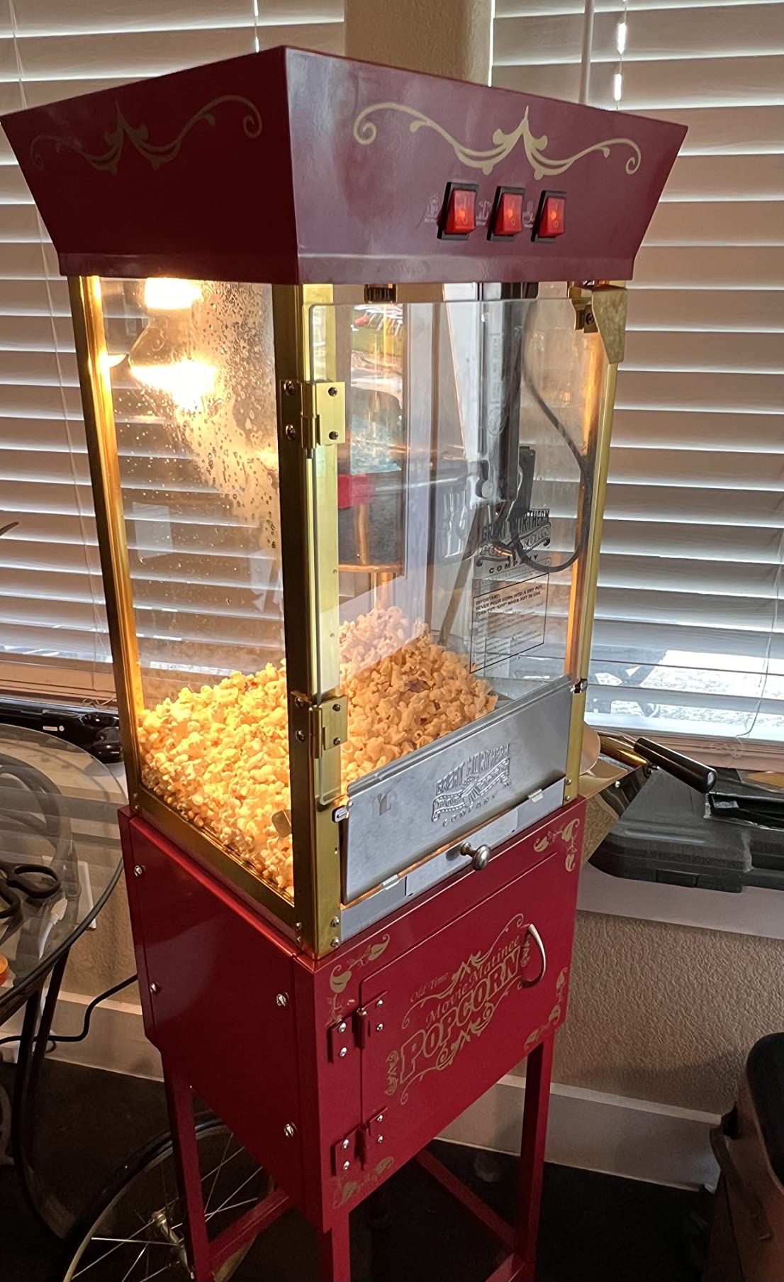 Great Northern Popcorn Matinee 8oz Popcorn Machine Cart with Kernels, Red | Popcorn Maker Machine with Wheels, Stainless Steel Kettle, Reject Kernel Tray, Warming Light, and 5 Kernel Packs customer photo 2