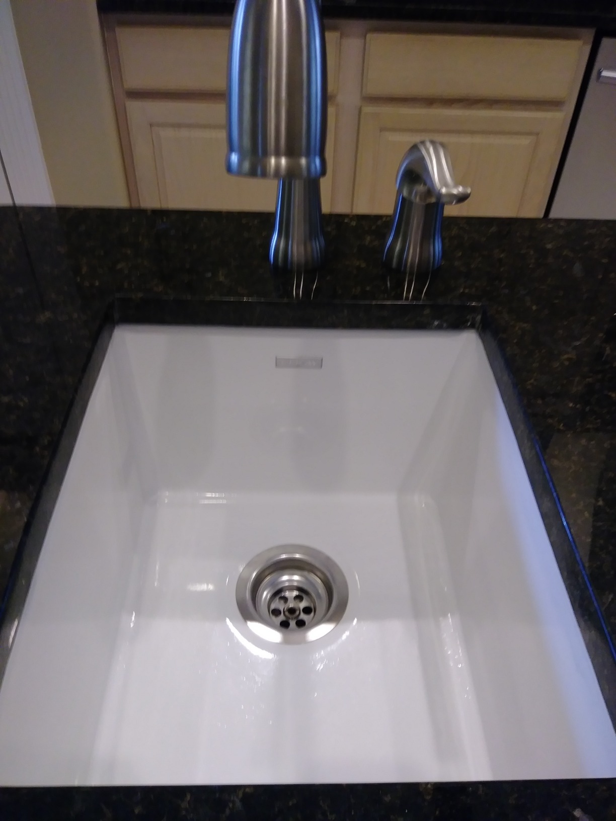 Elkay Fireclay SWUF28179WH Single Bowl Farmhouse Sink, White, 30 Inch customer photo 1