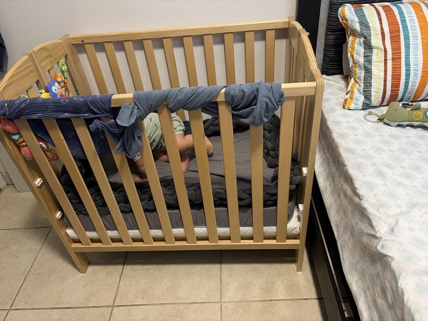 Dream On Me Mini Folding 3-in-1 Portable Baby Crib, Sturdy Locking Wheels | Mattress Included, 3 Adjustable Height, Compact Flat Fold for Small Spaces, GREENGUARD Gold & BSA Verified, White customer photo 1