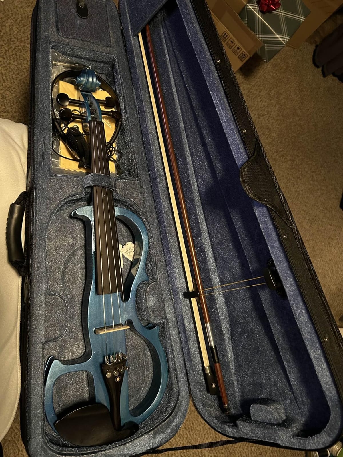 Cecilio 4/4 Full Size Electric Violin, Solid Maple with Ebony Fittings, Red customer photo 1
