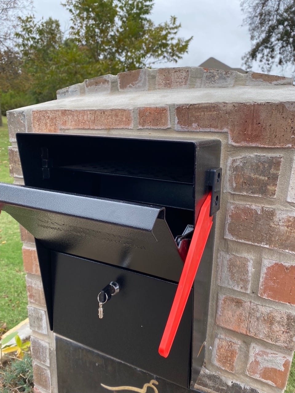 Mail Boss Package Master Locking Post Mount Package Mailbox, USPS Approved, Black customer photo 2