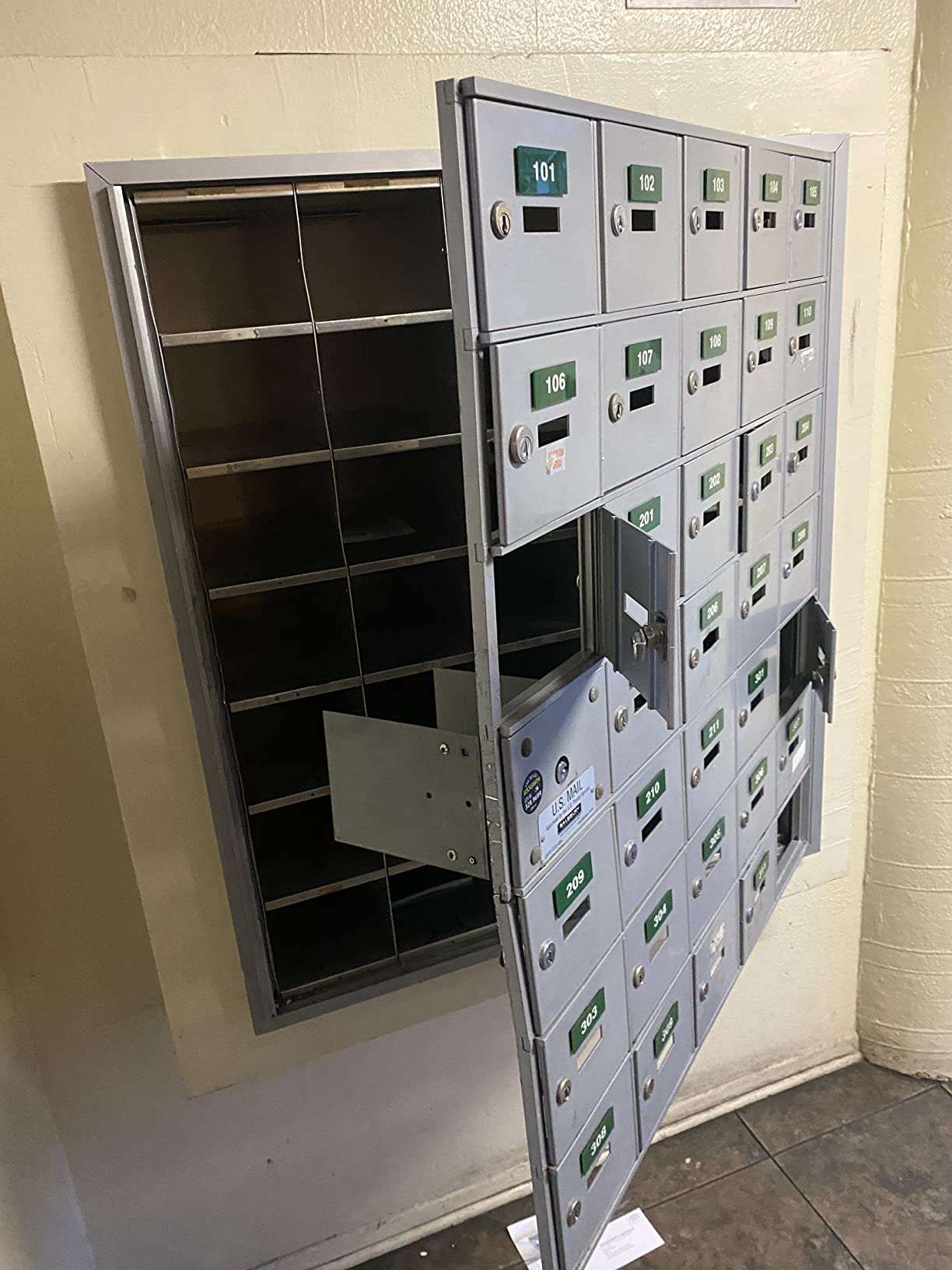 Salsbury Industries 4B+ Horizontal Mailbox - 35 A Doors (34 usable) - Aluminum - Front Loading - USPS Access customer photo 2