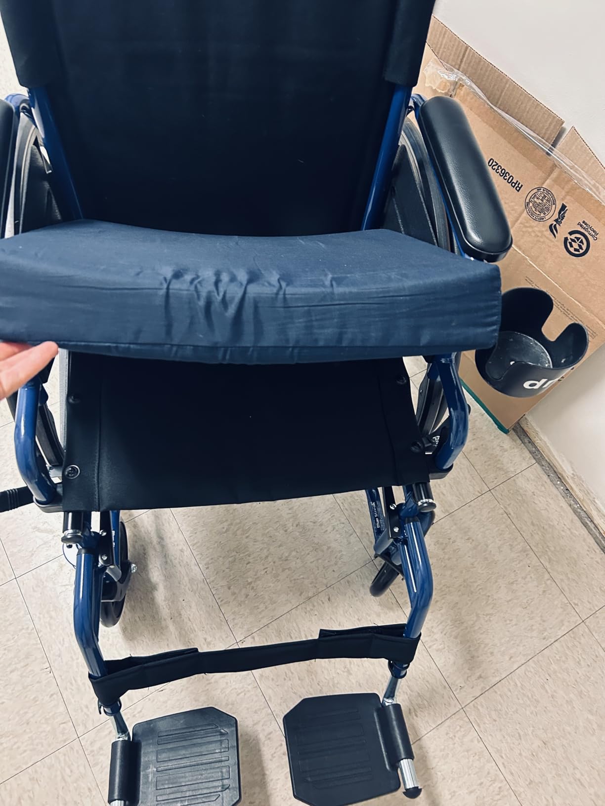 Drive Medical Blue Streak Lightweight Wheelchair, Footrests, 20