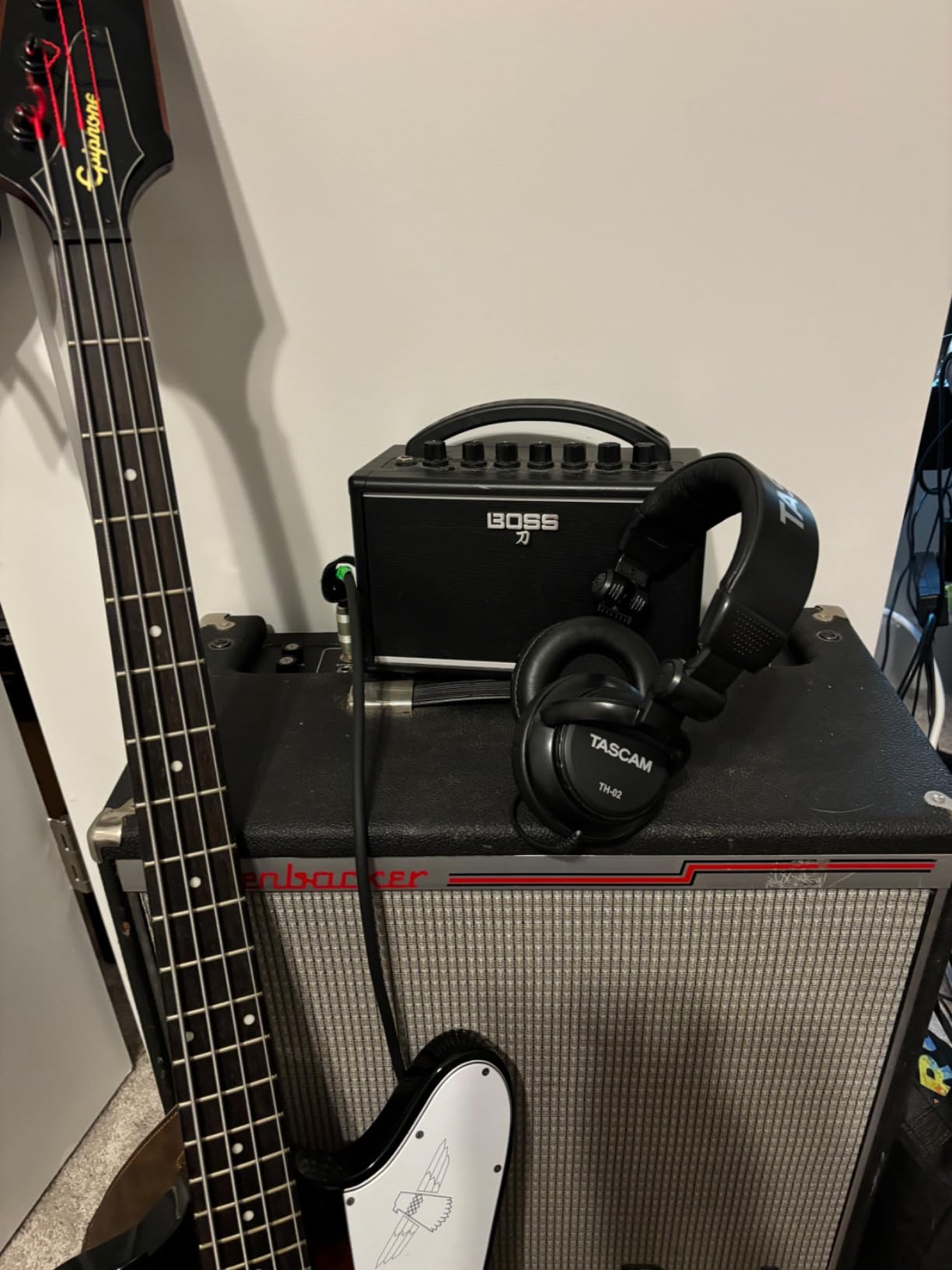 TASCAM TH-02 Professional Studio Monitor Headphones, Wired, Over Ear - for Recording, Podcast, DJ, Music and Guitar, with 1/4 Inch Jack Adapter customer photo 2