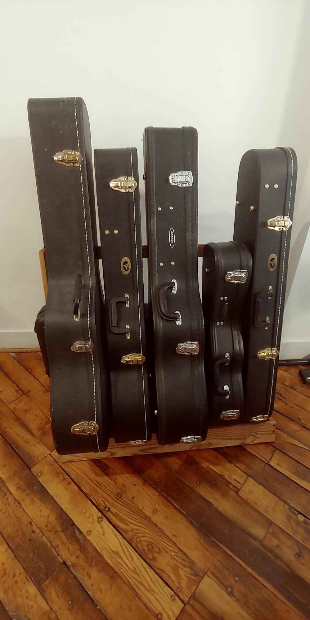 String Swing CC29 Folding Hardwood Guitar Case Rack customer photo 1