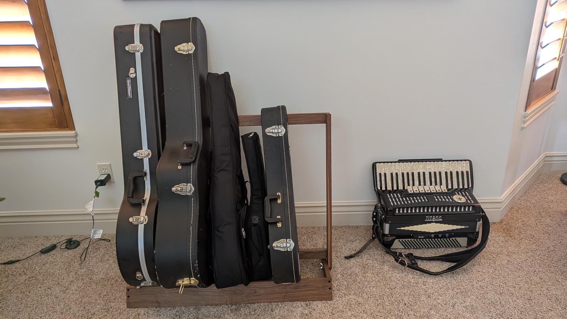 String Swing CC29 Folding Hardwood Guitar Case Rack customer photo 2