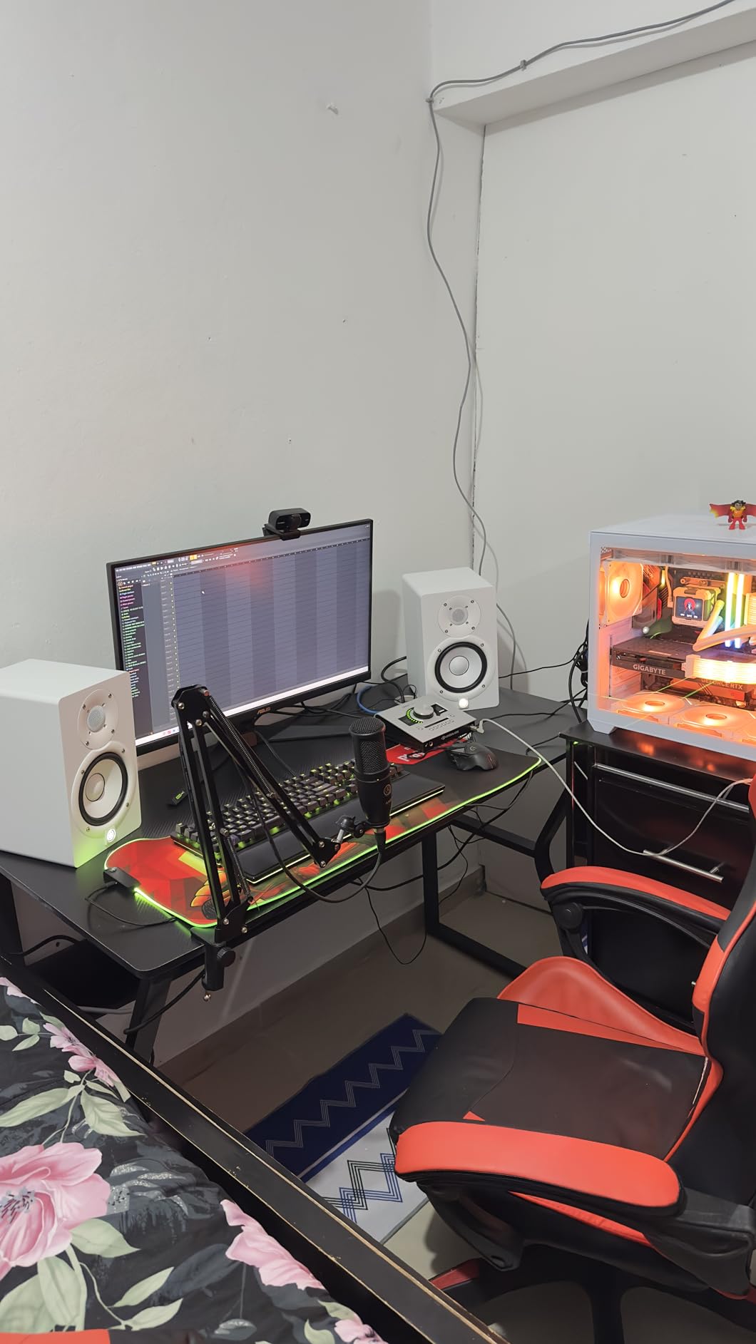 Yamaha HS5 Powered Studio Monitor customer photo 1