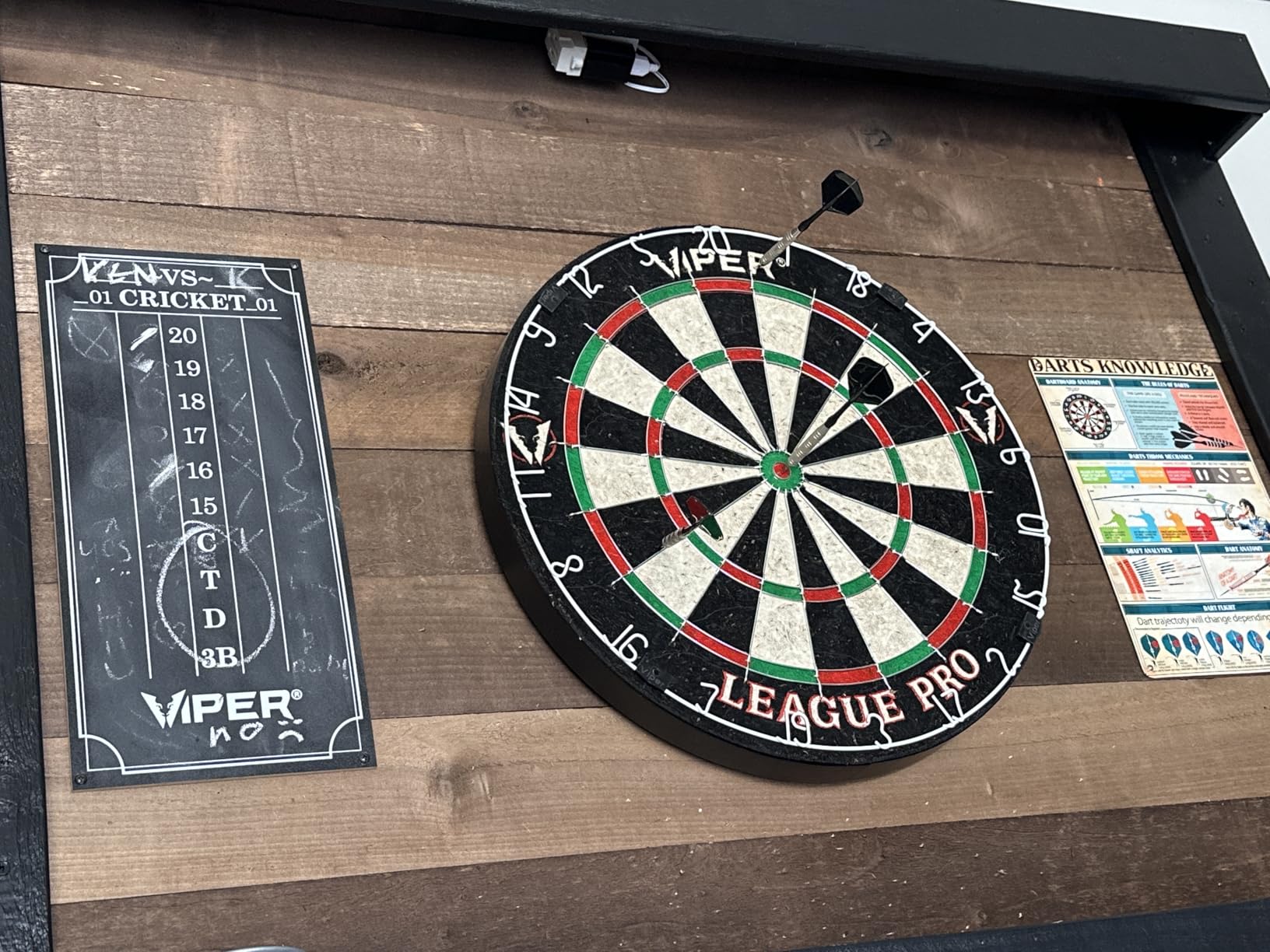 Viper League Pro Regulation Bristle Steel Tip Dartboard Starter Set with Staple-Free Bullseye, Radial Spider Wire, High-Grade Sisal with Rotating Number Ring, Chalk Cricket Scoreboard, Steel Tip Darts customer photo 2