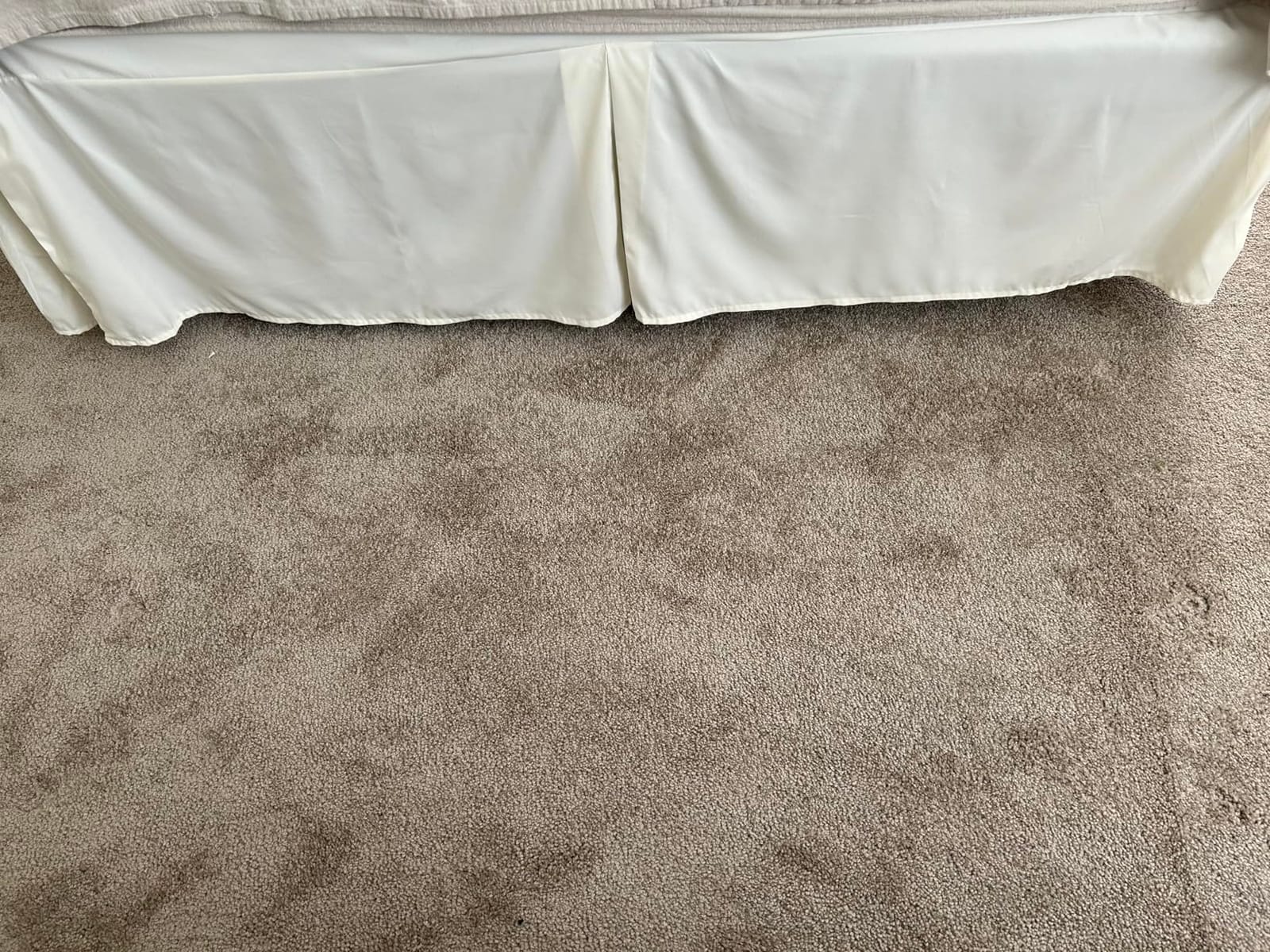 Bed Maker's Never Lift Your Mattress Bed Skirt, Designed for Box Spring Beds, Split Corners, 14 Inch Drop Length, Queen, White customer photo 1