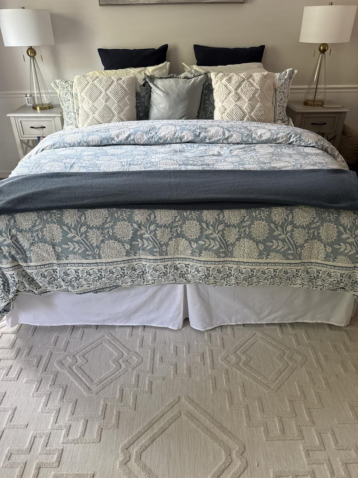 Bed Maker's Never Lift Your Mattress Bed Skirt, Designed for Box Spring Beds, Split Corners, 14 Inch Drop Length, Queen, White customer photo 2