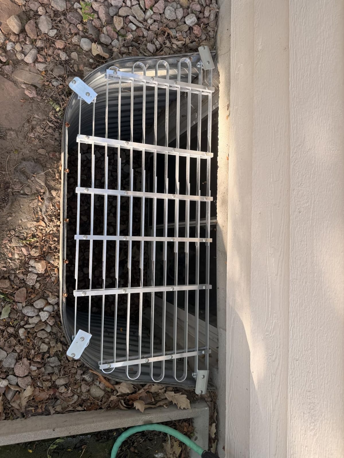Window Well Grate - Model L6 - Fits Metal Window Wells with Large Radius Front Corners (22