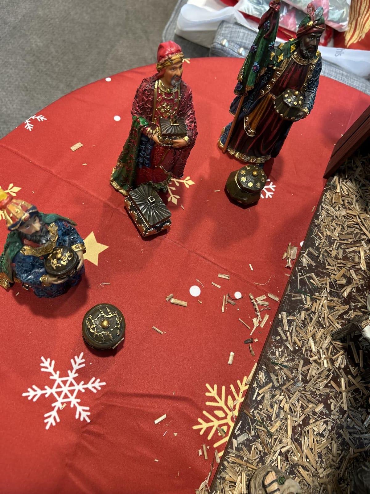 Three Kings Gifts 11-Piece Real Gold Christmas Nativity Scene Set, 7-Inch Scale Polystone customer photo 1