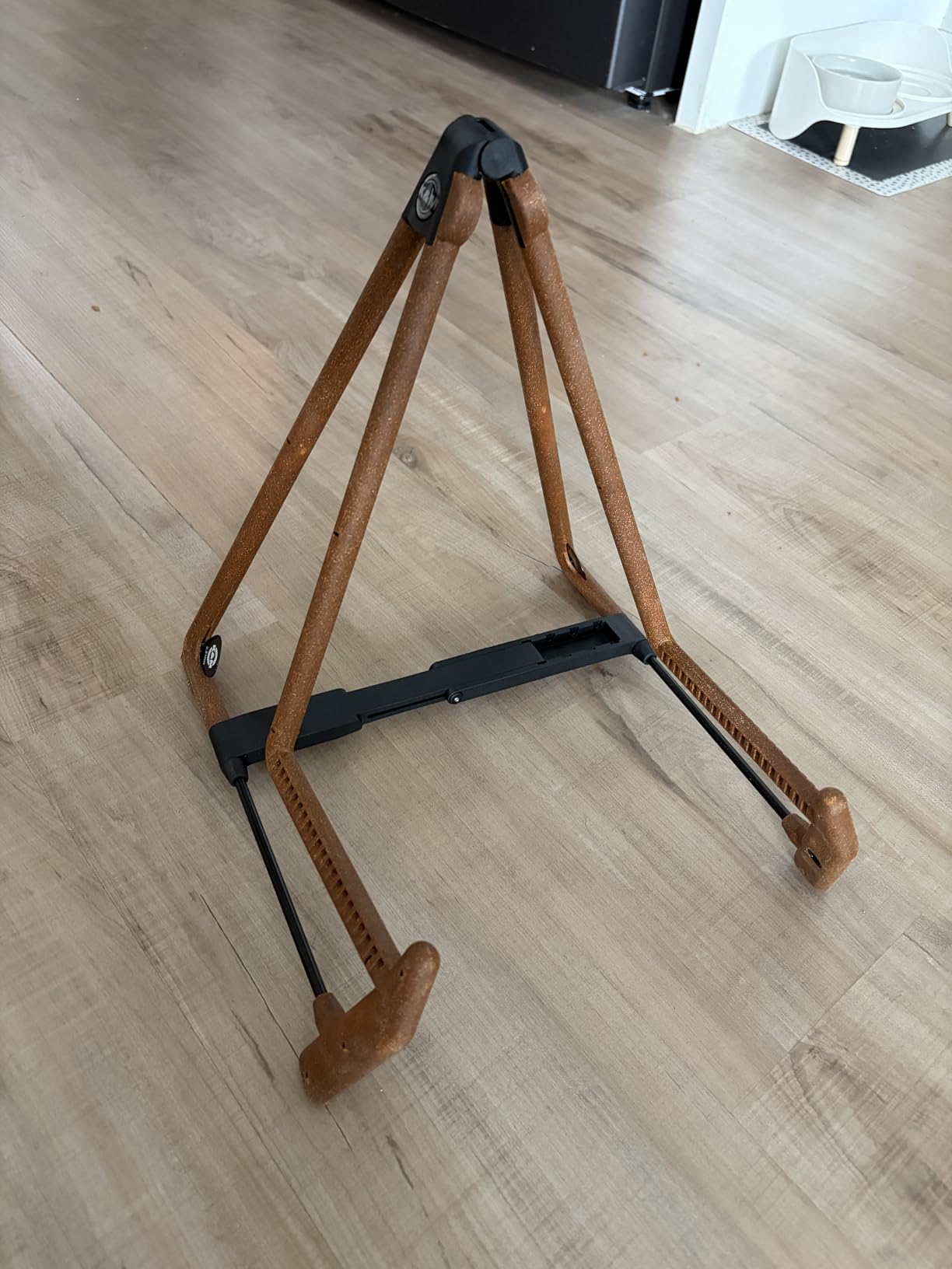 König & Meyer 17580.014.95 Heli 2 Acoustic Guitar Stand - Folding A-Frame, Adjustable, Collapsible, German Made Cork Infused Rubber customer photo 1