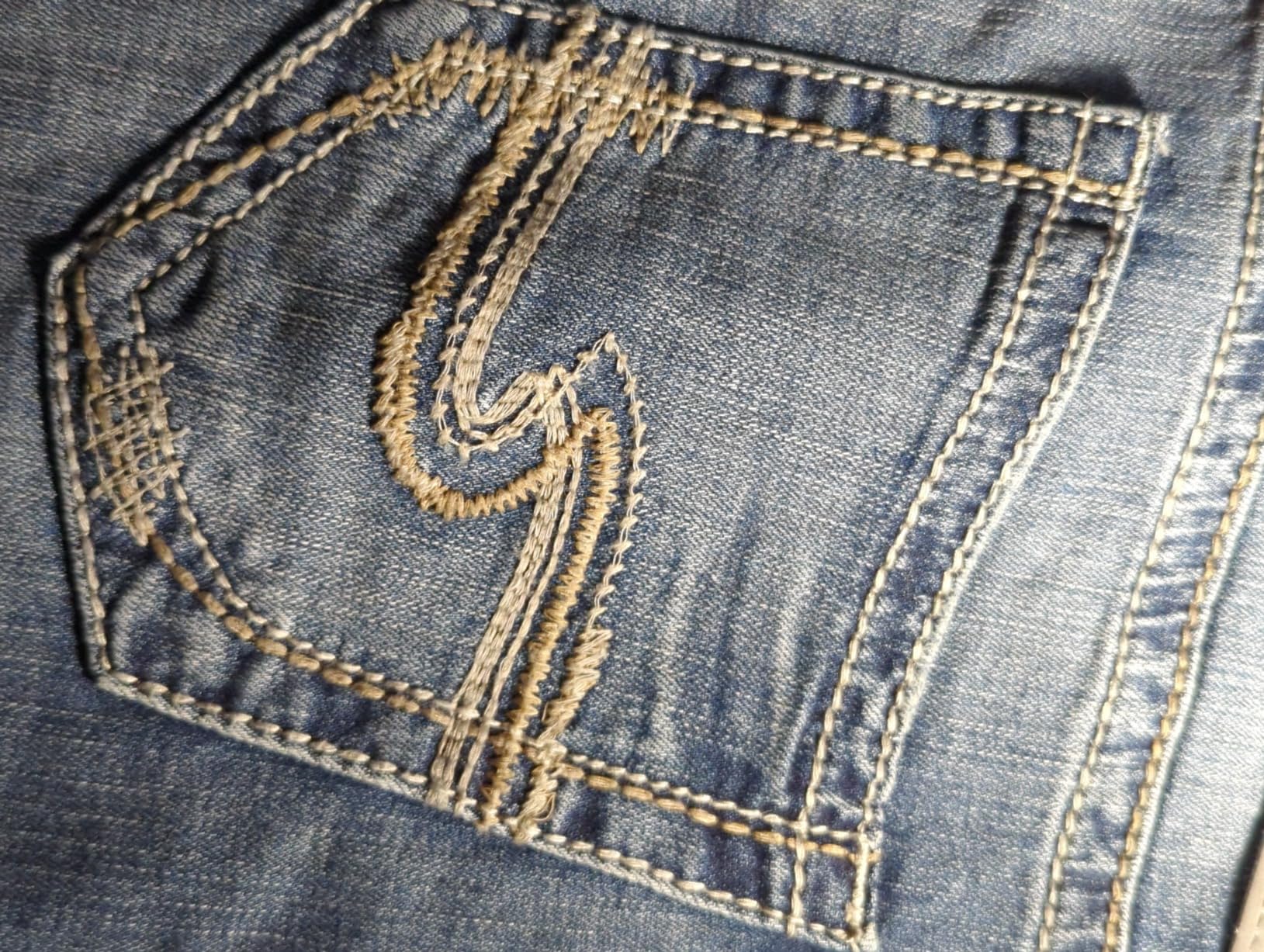 Silver Jeans Co. Men's Zac Relaxed Fit Straight Leg Jean - Legacy customer photo 1