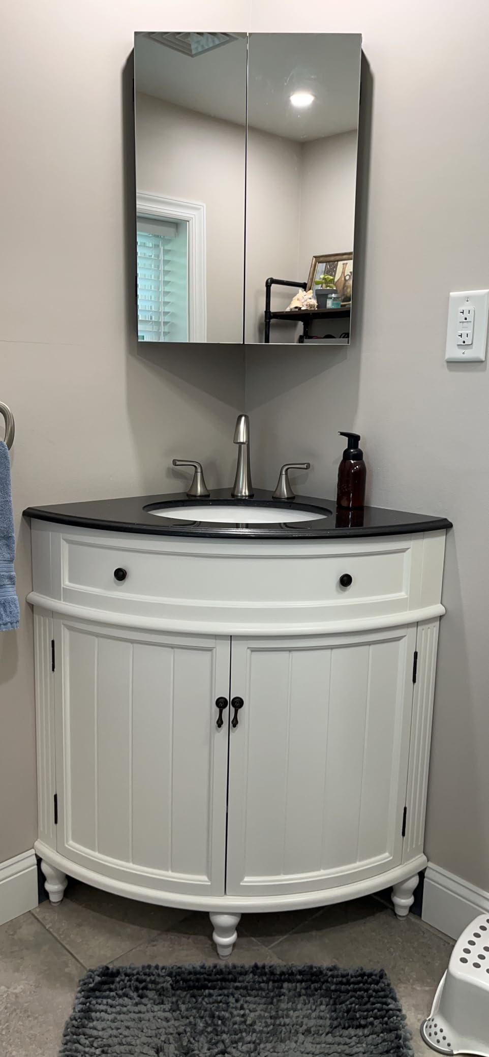 24-Inch Triadsville Free Standing Corner Bathroom Sink Vanity for Small Space, Fully Assembled, White Porcelain with Black Granite Top, White Cabinet customer photo 1
