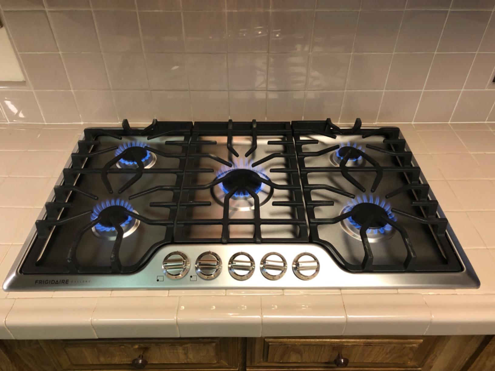 Frigidaire Gallery 36 Inch Stainless Steel Gas Cooktop, 5-Burner Range with Liquid Propane Cooktop Conversion Kit, FGGC3645QS customer photo 2