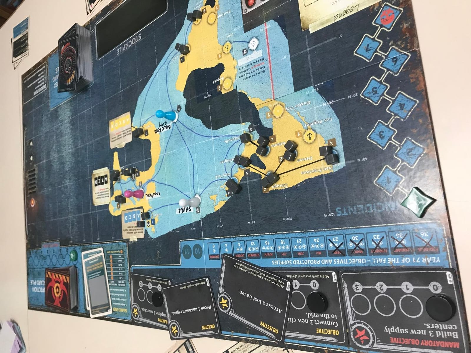 Pandemic Legacy Season 1 Board Game (Blue) - Epic Year-Long Battle Against Deadly Diseases! Cooperative Strategy Game for Family Game Night, Ages 13+, 2-4 Players, 1 Hr Playtime, Made by Z-Man Games customer photo 2