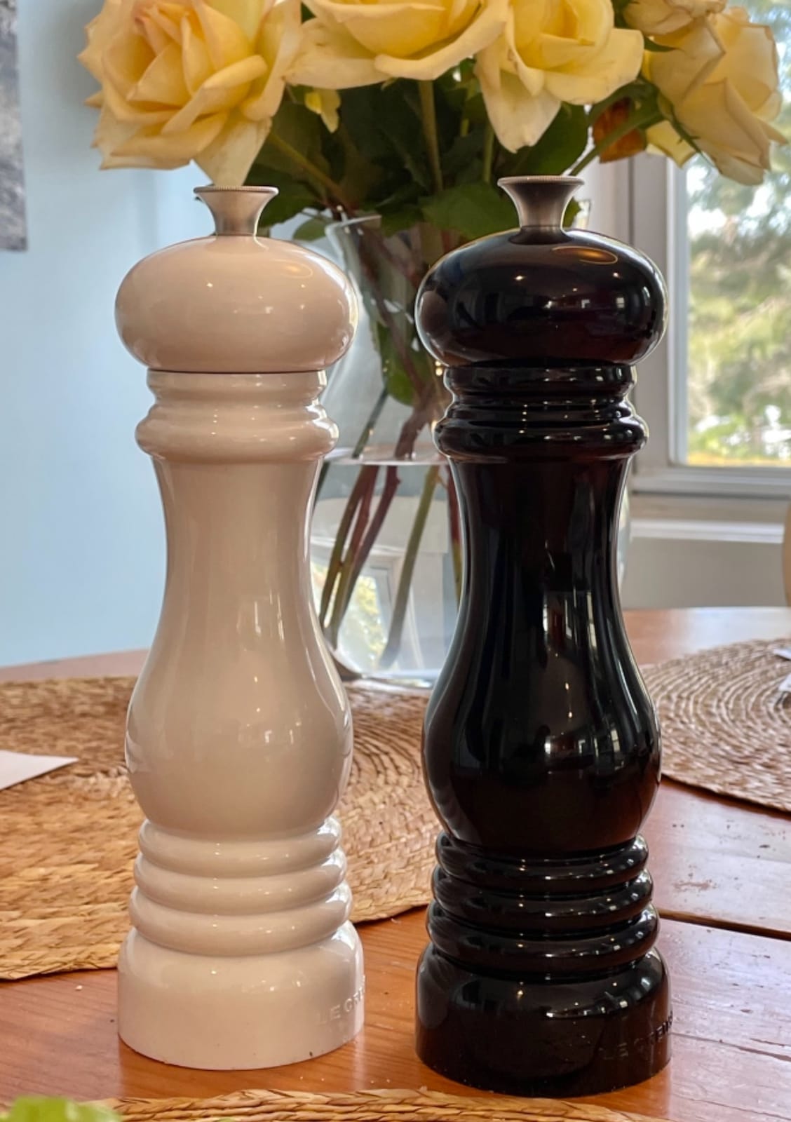 Le Creuset Salt and Pepper Mill Set, 8