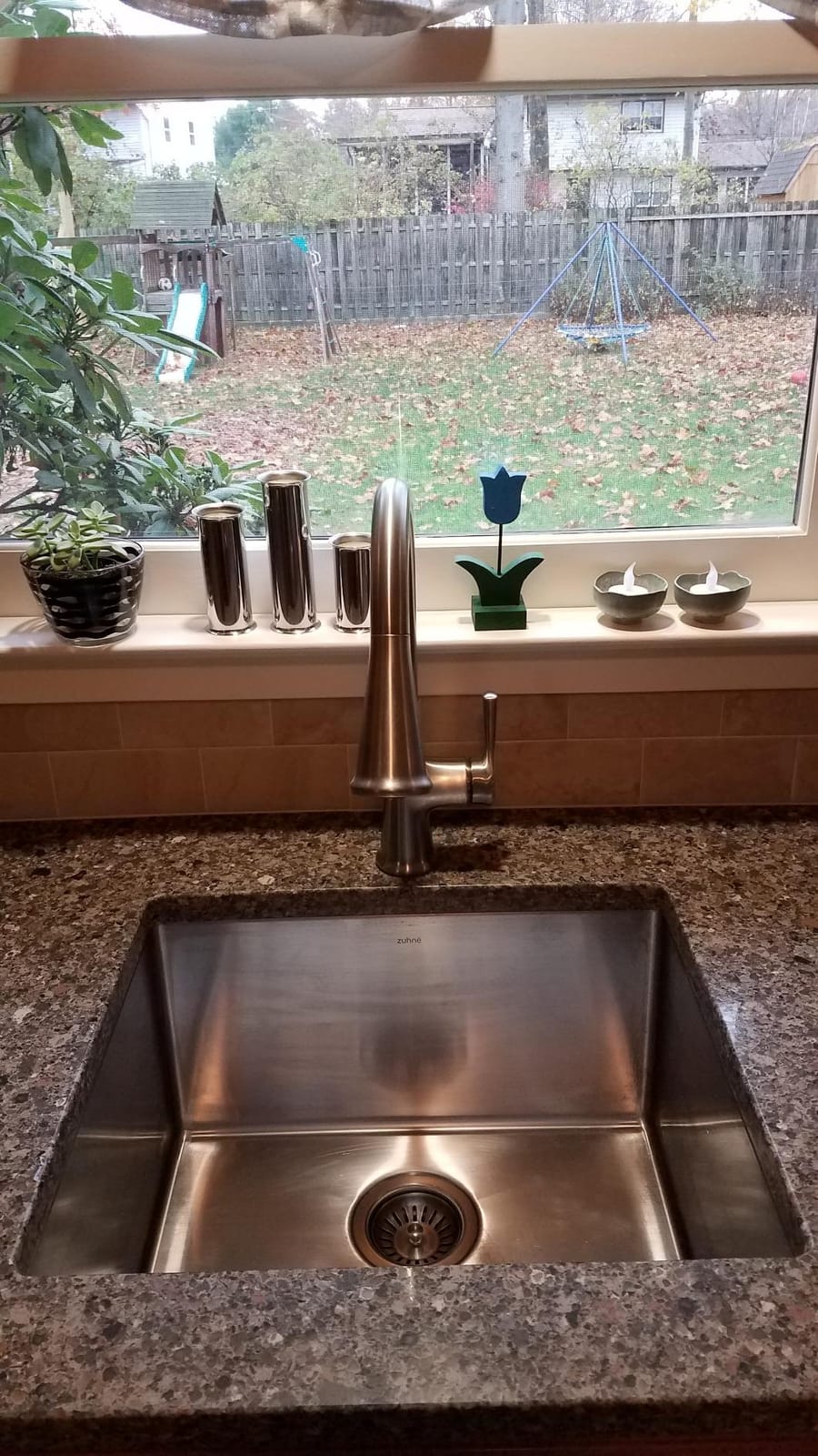 Zuhnë Modena 32-Inch Undermount Kitchen Sink, Single Bowl 16 Gauge T304 18/10 Stainless Steel, Brushed Finish, Sound Guard, 32 x 19 x 10 in customer photo 1