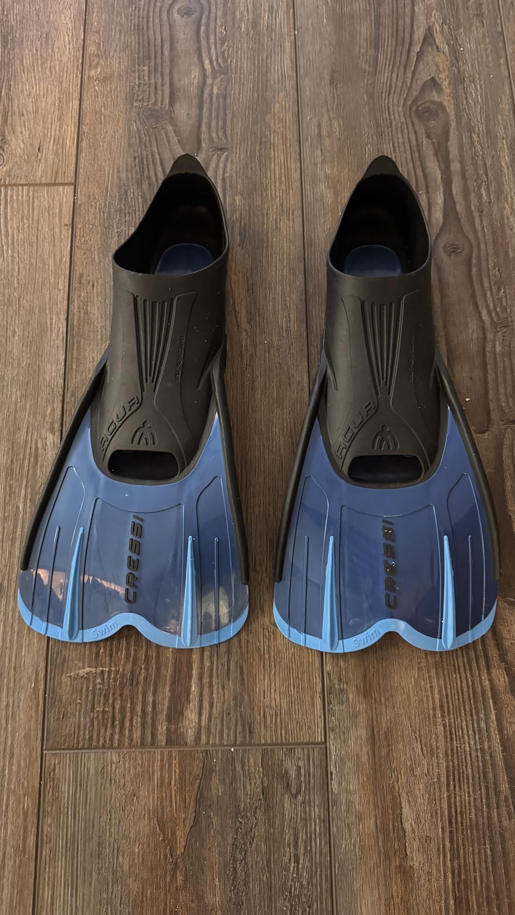 Cressi Adult Short Light Swim Fins with Self-Adjusted Comfortable Full Foot Pocket - Perfect for Traveling - Agua Short: Made in Italy customer photo 1