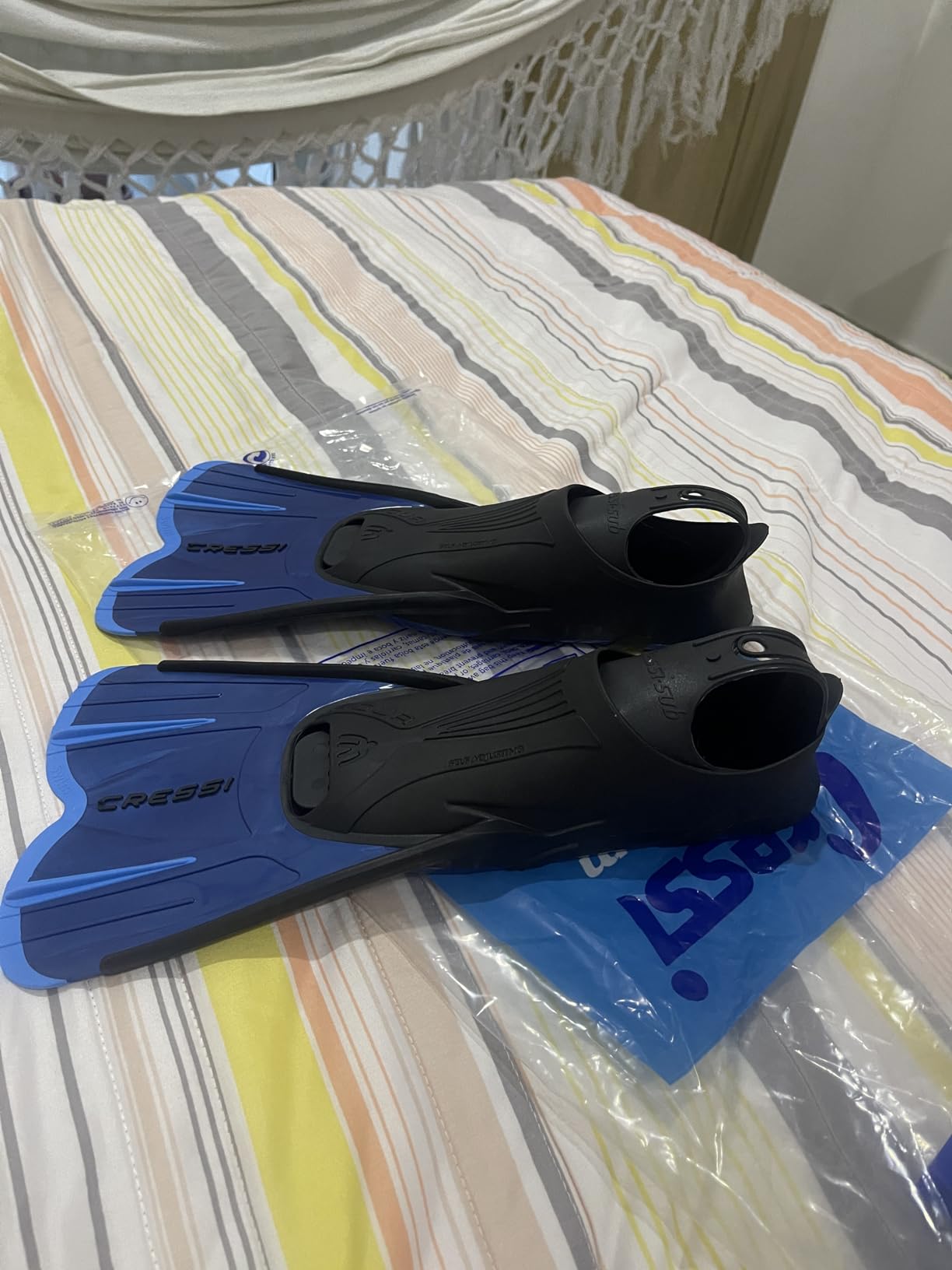 Cressi Adult Short Light Swim Fins with Self-Adjusted Comfortable Full Foot Pocket - Perfect for Traveling - Agua Short: Made in Italy customer photo 2
